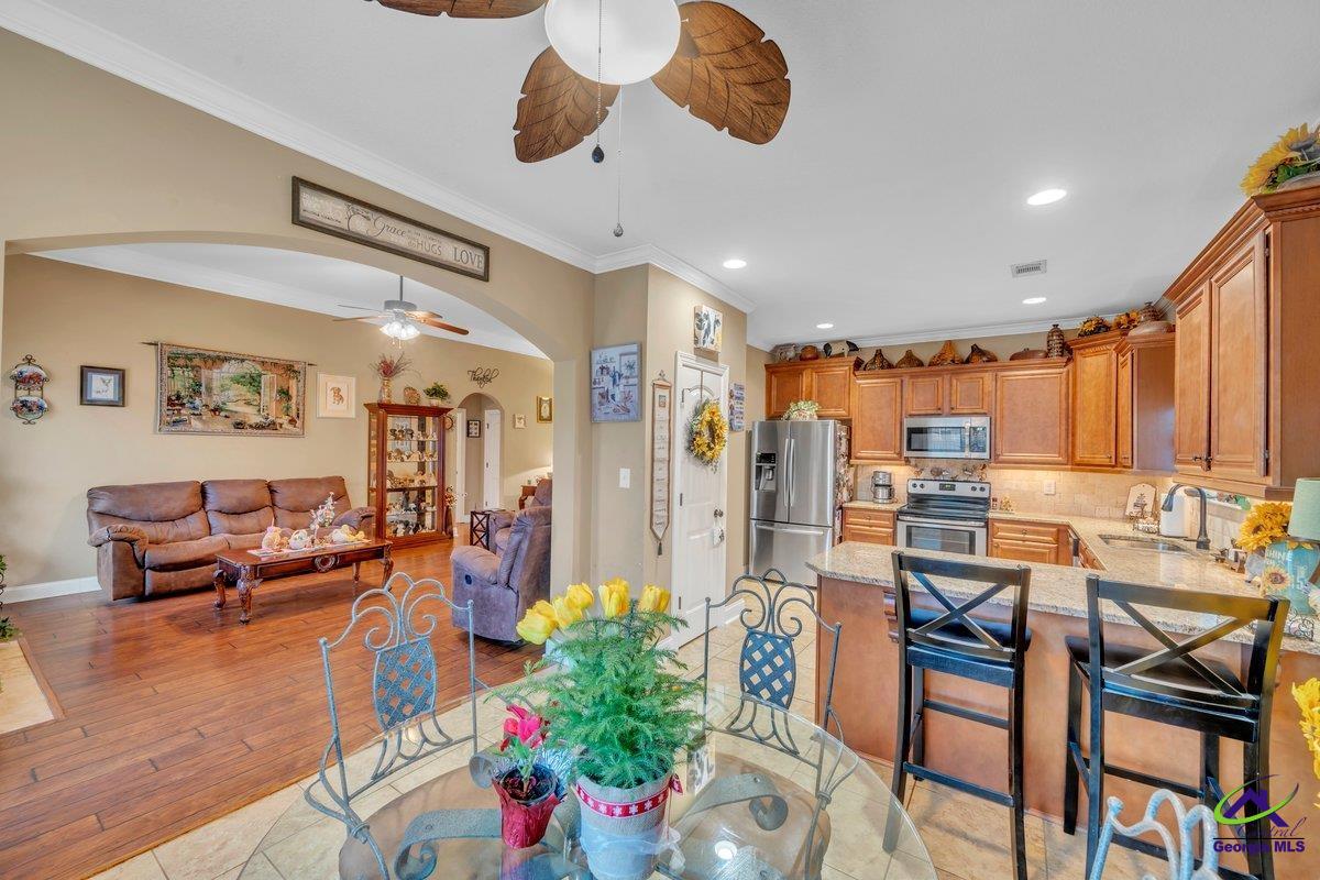 404 Hunts Landing