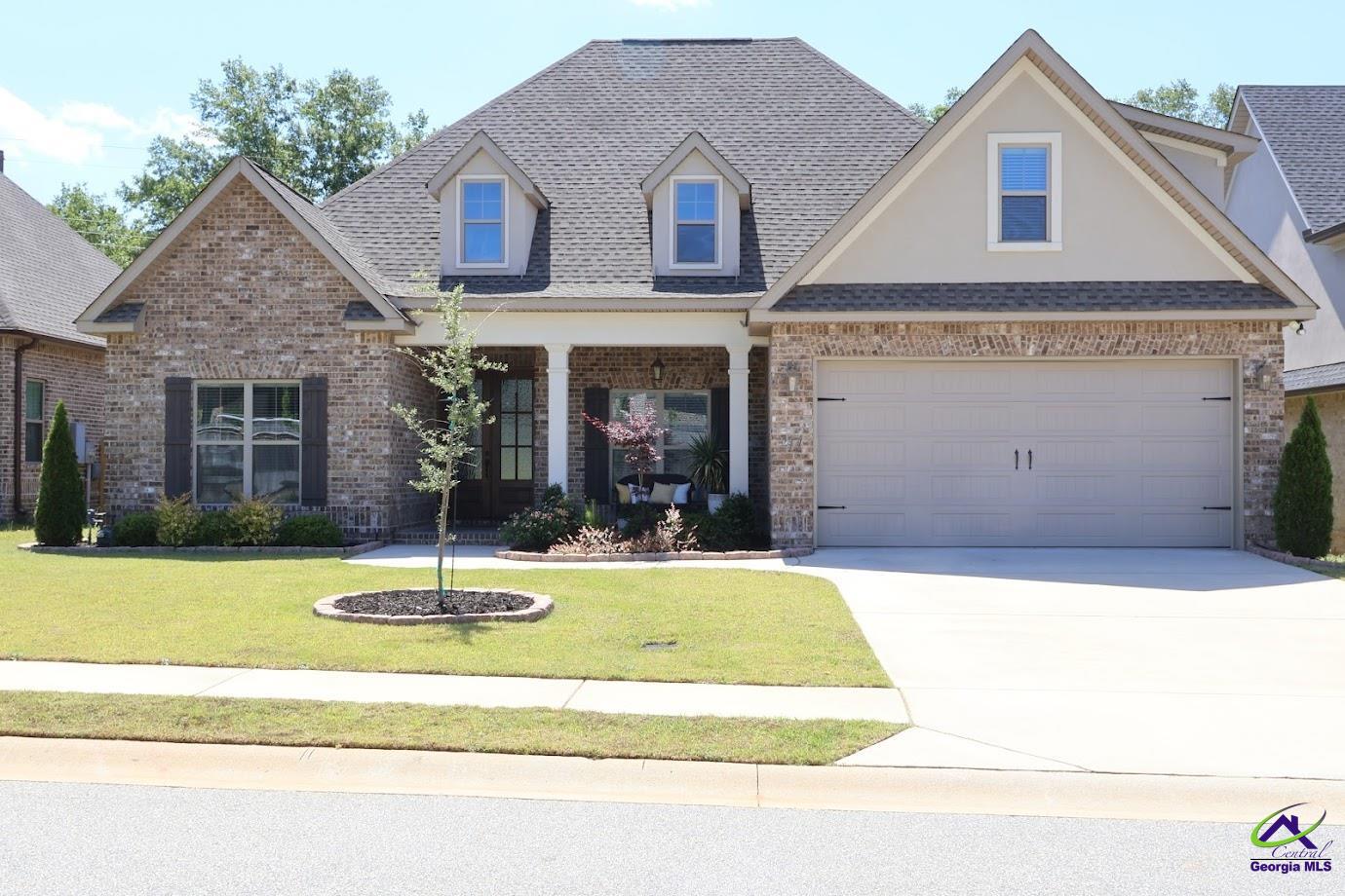 Gorgeous new rental.  Built in 2022. In the highly desired Landings Point Subdivision.  This beautiful home is custom built offering coffered ceiling in the main living area, open kitchen with breakfast room, stainless steel appliances, natural stone countertops, spacious island and pantry. The Owner's suite has dual vanities, a walk-in closet, custom tiled shower and a separate tub.  Three additional well sized bedrooms.  To qualify, you must have a 600 or higher credit score, no evictions, no issues with rental history, background or credit, and must have an income of 3x rent.