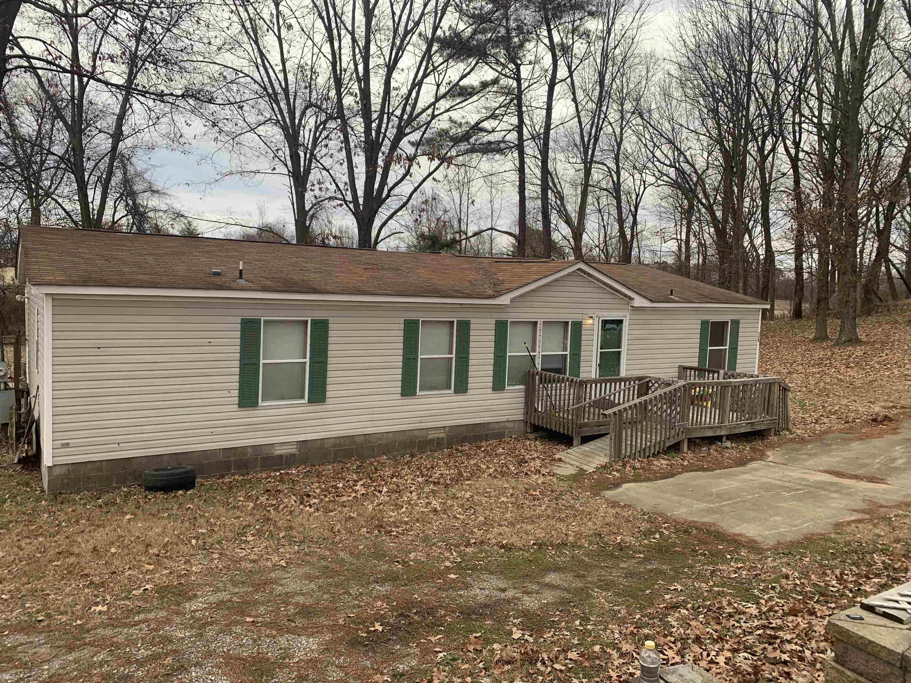 Cute 3 bedroom 2 bath mobile home. This home has new carpet and new vinyl plank flooring.. Large open floor plan, gas fireplace & new bathroom vanities.  Call Missy Thurmond 731-676-7686