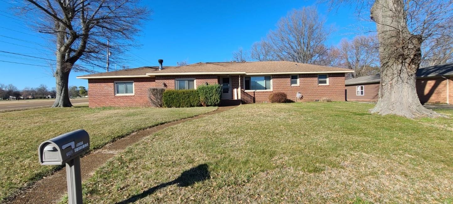 1500 High School Drive, Union City, Tennessee 38261, 4 Bedrooms Bedrooms, ,3 BathroomsBathrooms,Residential,For Sale,1500 High School Drive,240841