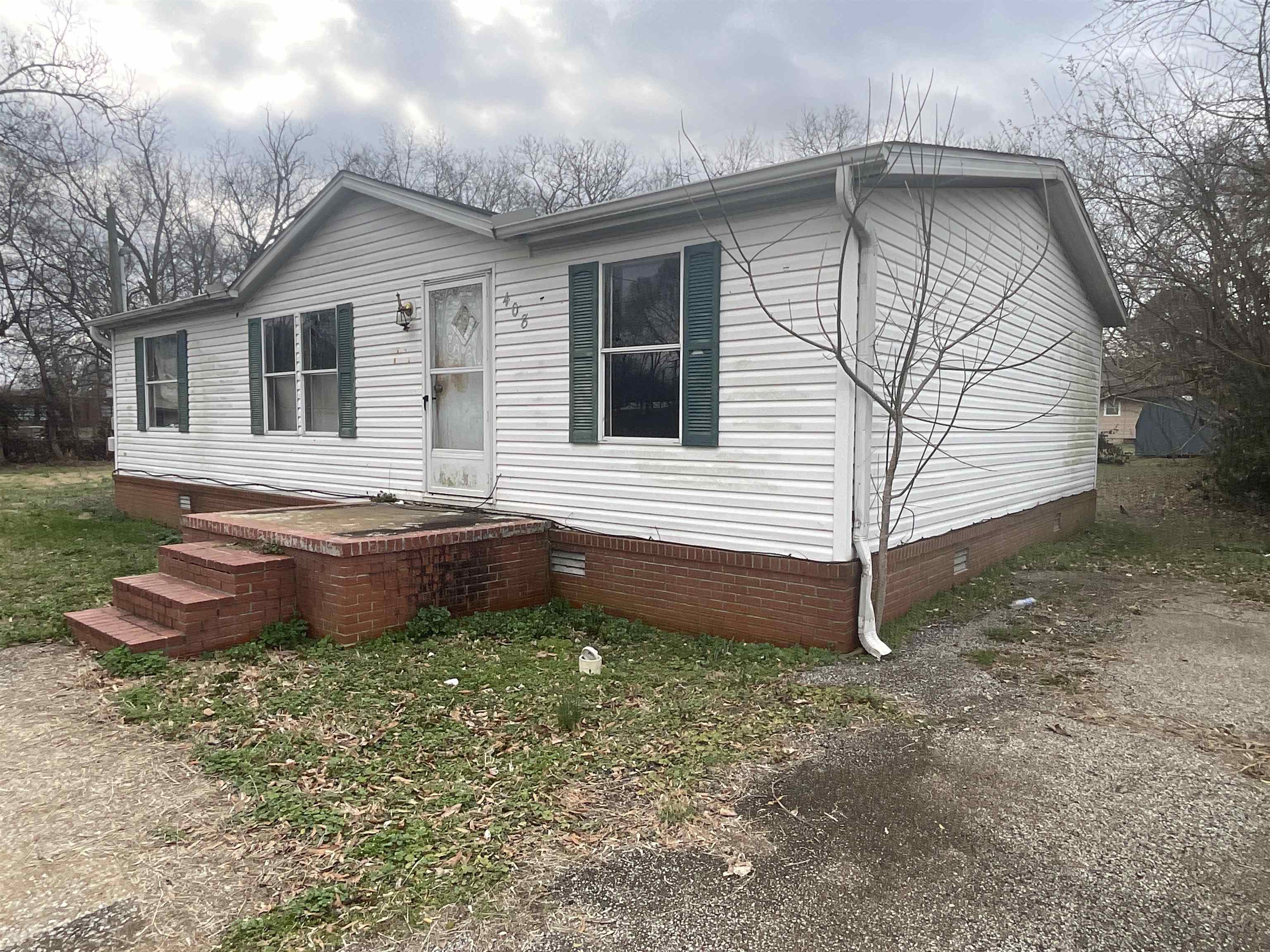 408 E 1st Street, Trenton, Tennessee 38382, 3 Bedrooms Bedrooms, ,2 BathroomsBathrooms,Residential,For Sale,408 E 1st Street,240879