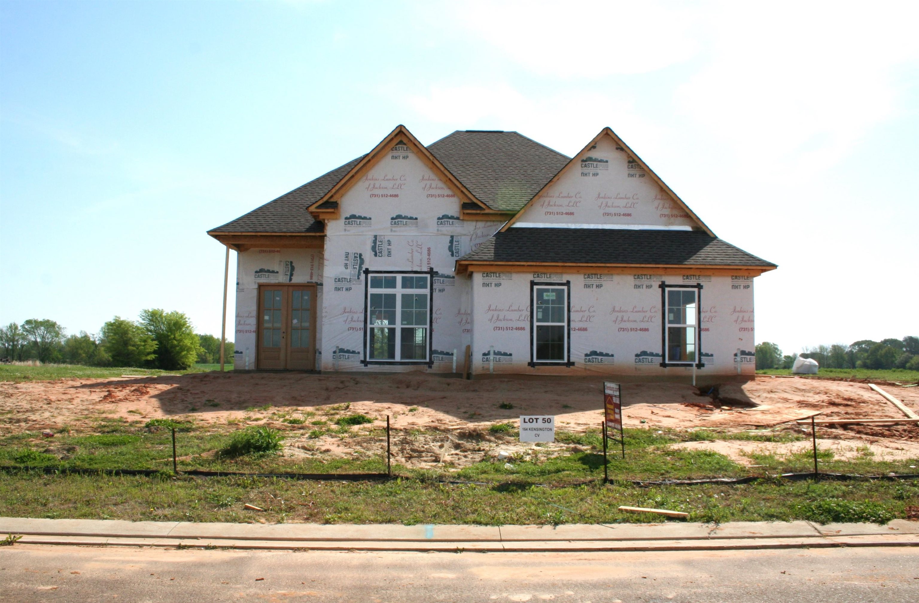 New Construction in Cobblestone Village. Features include vaulted ceilings, open floor plan with large family room, double car garage, separate utility room, covered front porch, large covered back patio with outdoor fireplace and so much more. Call Hunter Newbill today for your showing 731-445-9998.