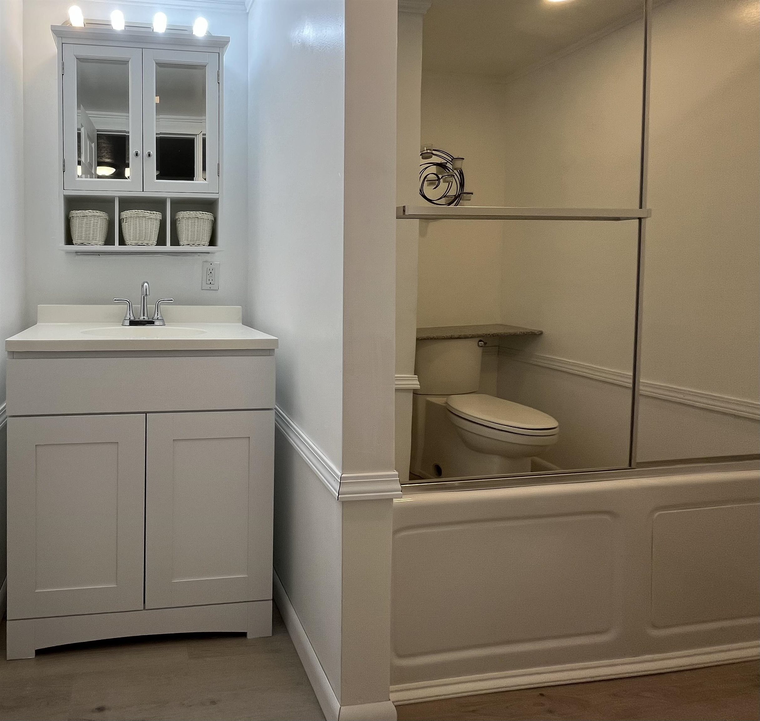 Master bathroom with jet tub