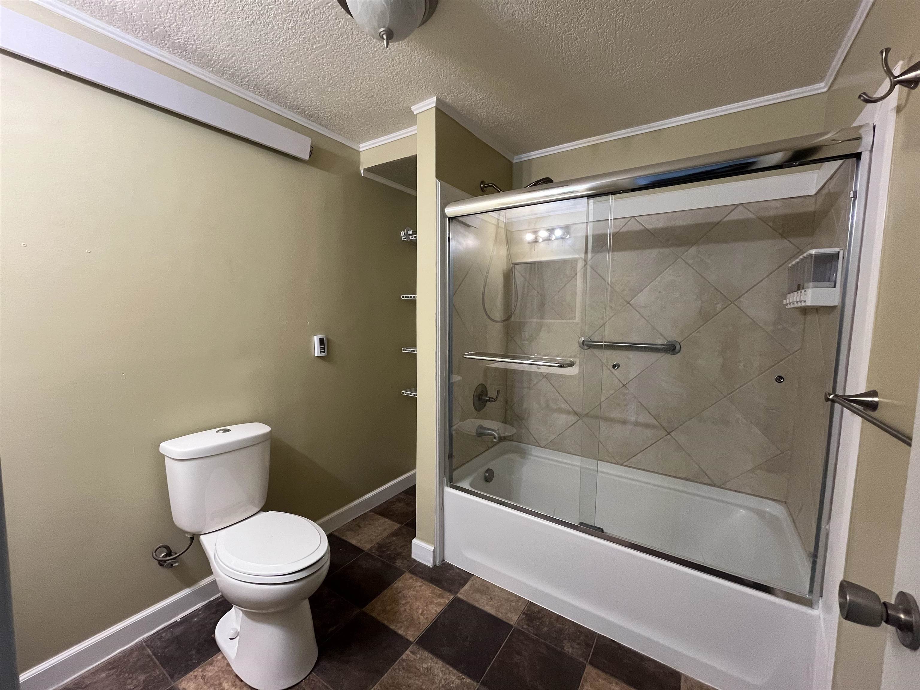 upstairs main bathroom