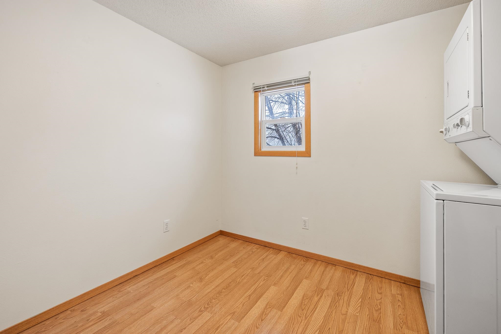 nc bedroom/laundry