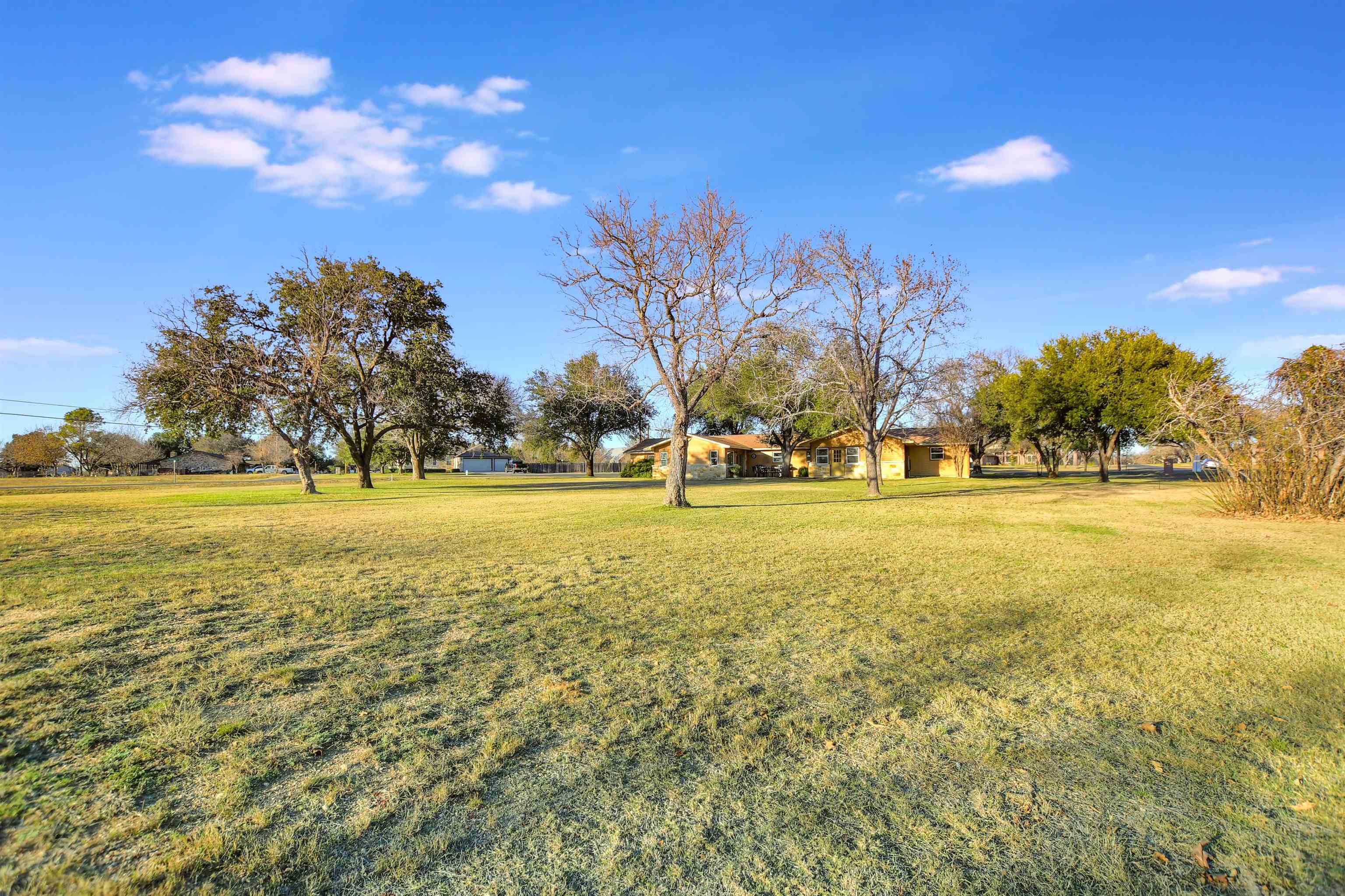 107 Chaparral Drive, Highland Haven, TX 78654