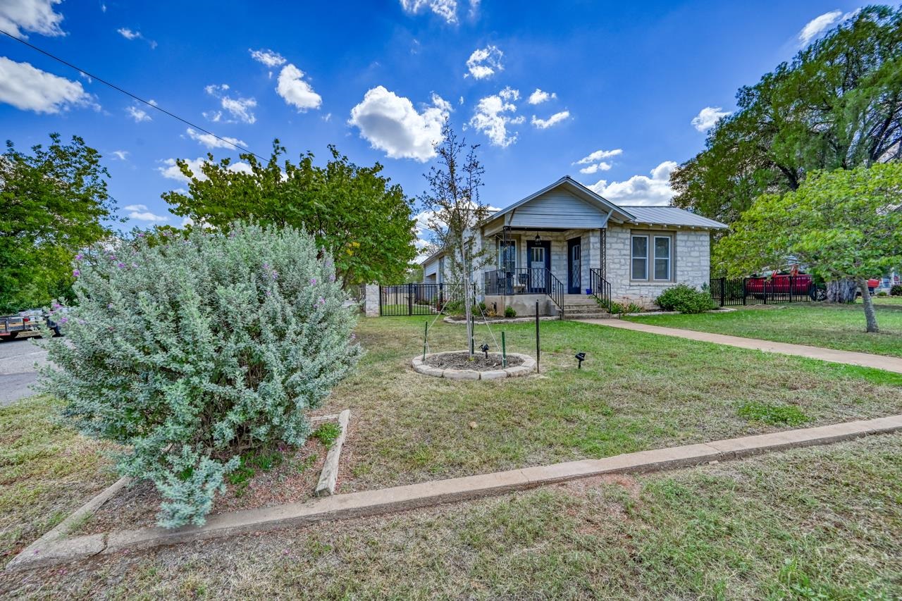 608 E Sandstone Street, Llano, TX 78643
