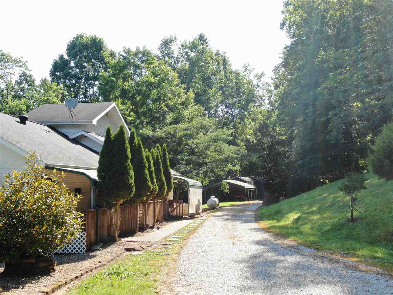 2345 GREENBRIER CREEK RD, FORT GAY, WV 25514 Tracy Bunch Broker