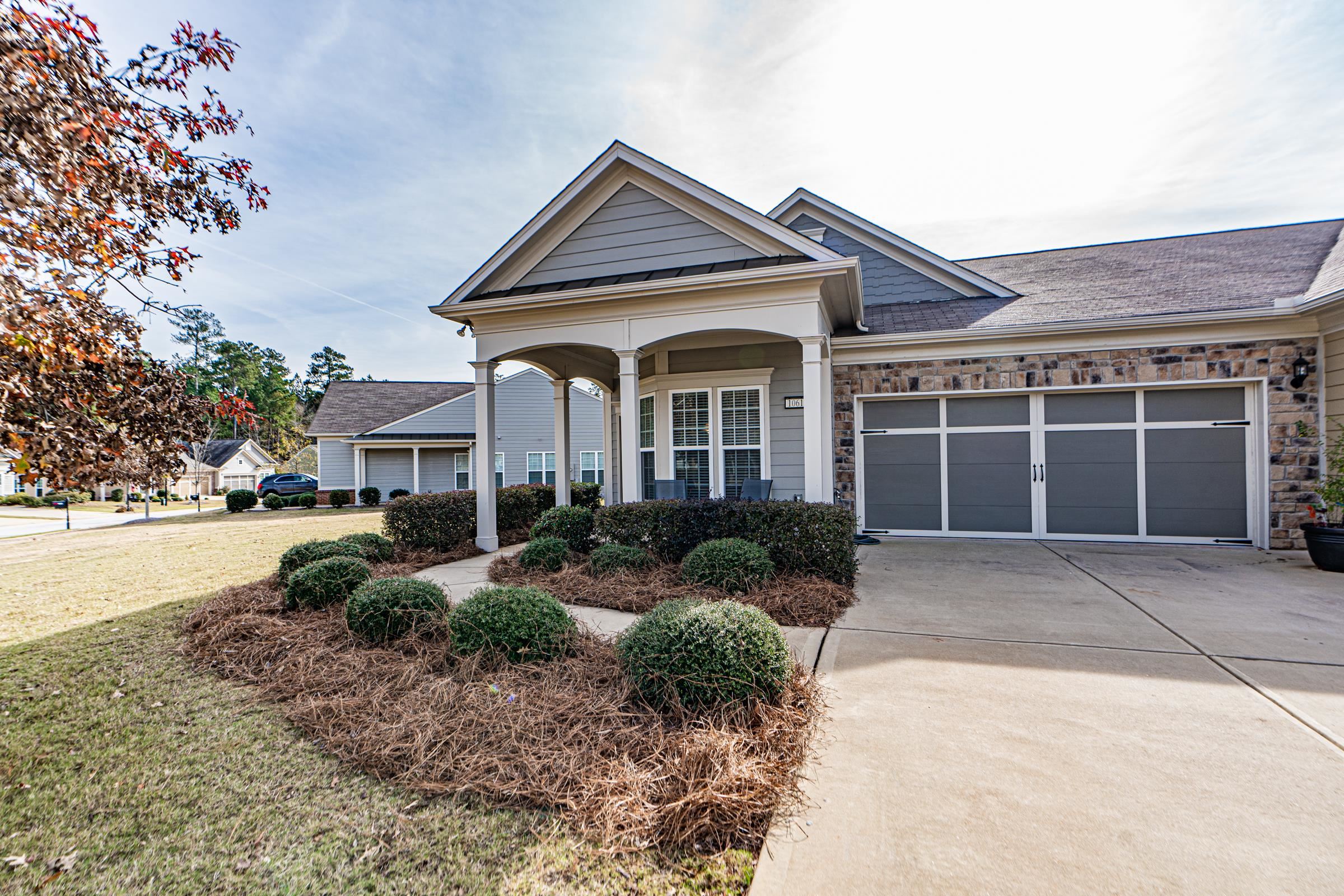 This sweet 2 Bedroom Villa in Del Webb at Lake Oconee is close and convenient to every amenity (Publix, St. Mary's Hospital, I-20, restaurants, golf courses, entertainment, banks, churches, and doctor's offices).  The HOA and Community Fees are all inclusive.  This Villa has a cute screened in porch, a 2 car garage, 2 spacious bedrooms, and is all on one level.  Act quickly!...these are highly sought after and it won't last long!  Call Jen with Kim and Lin Logan Real Estate at 706-817-1020.