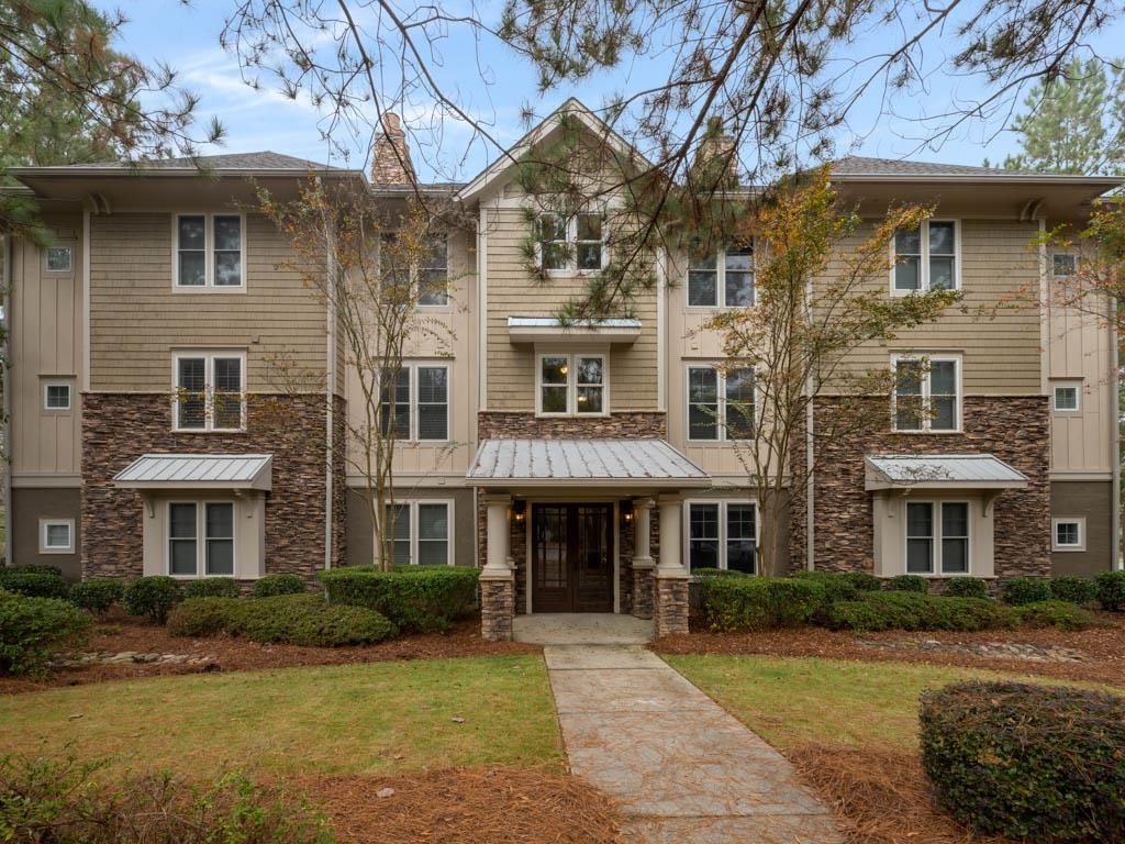 Lock and leave convenience with this 2 BR 2 BA Village at Lake Club Pointe condo with easy walk-in level access. Fantastic view overlooking the 16th Green of the Oconee Golf Course and water feature. Single bay detached garage with storage space. Covered patio to enjoy the views. Living room features a gas log fireplace flanked by built-in cabinetry. Kitchen has hardwood floors, granite countertops, stainless steel appliances, and raised breakfast bar. Dining area has access to covered patio. Master suite also offers private access to the covered porch, walk-in closet with storage system and ensuite with tile floors, double bowl vanity, separate shower and soaking tub. Guest bedroom has convenient access to full hall bath. Unit is being sold fully furnished with a few exclusions. This property is currently in the Reynolds short-term rental program. Seller is making a golf membership available.