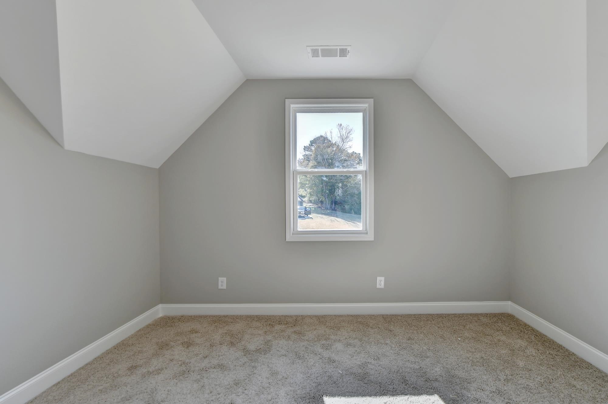 Bedroom / Bonus Room