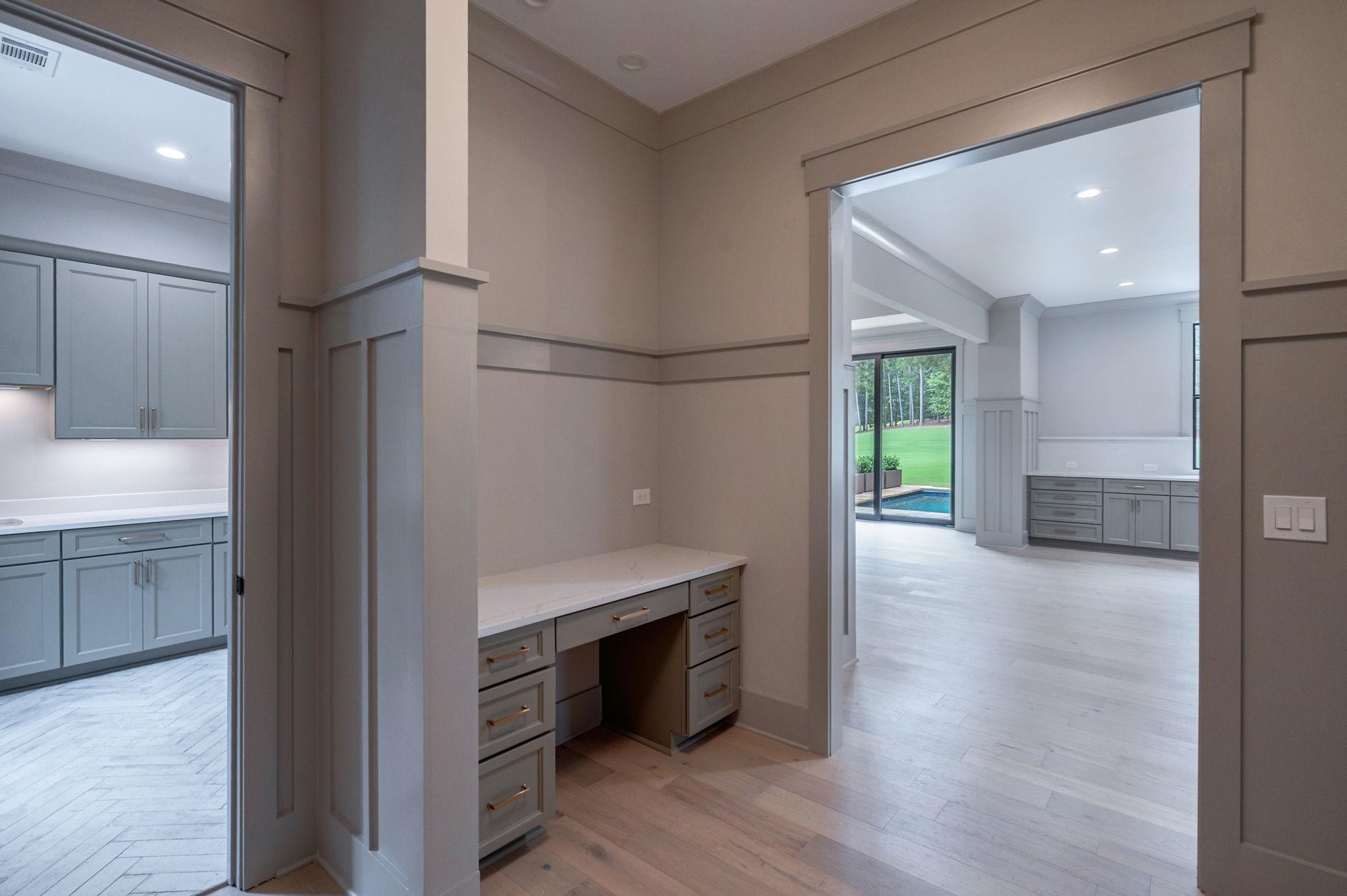 1010 MONFORT COURT image 28