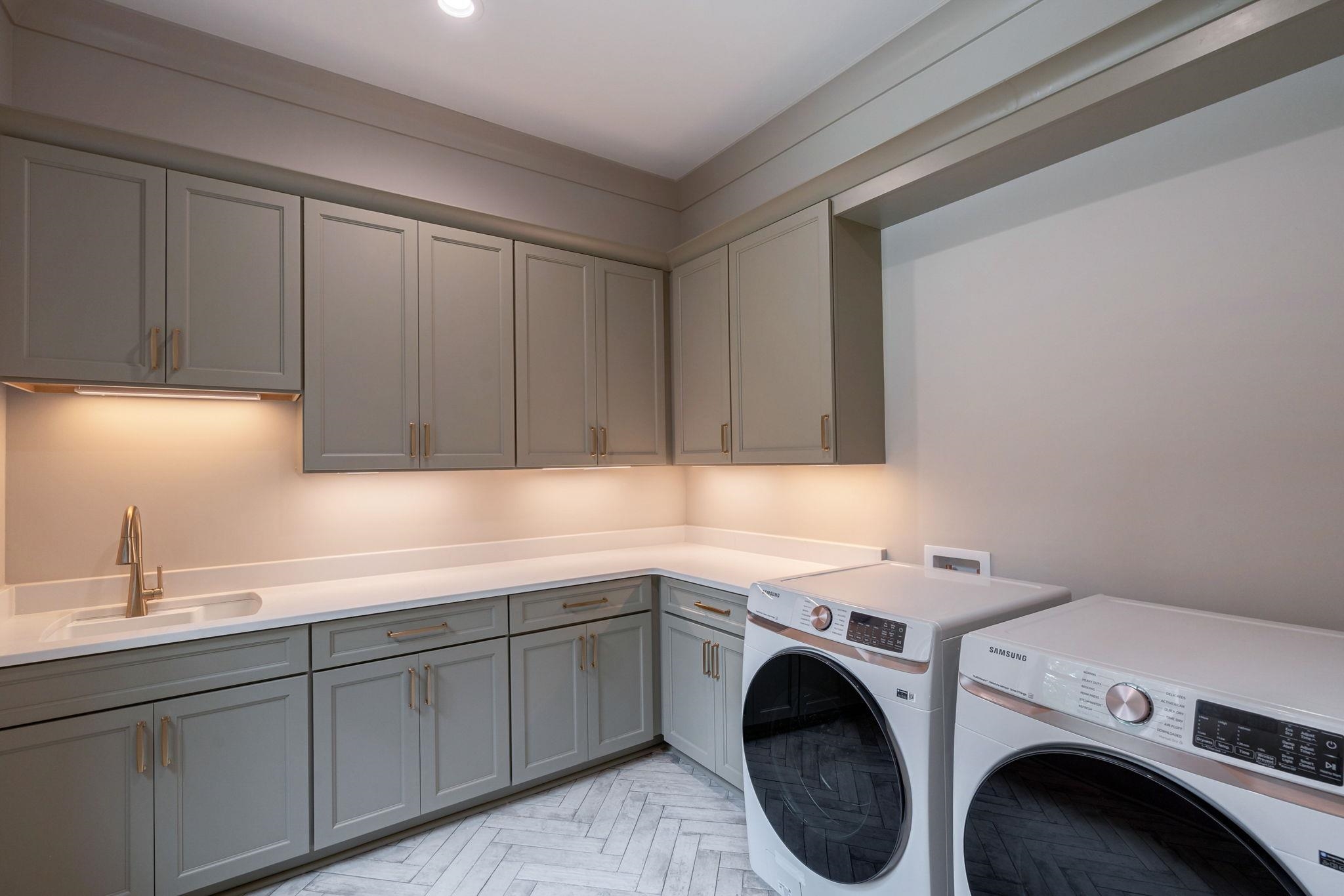 1010 MONFORT COURT image 29