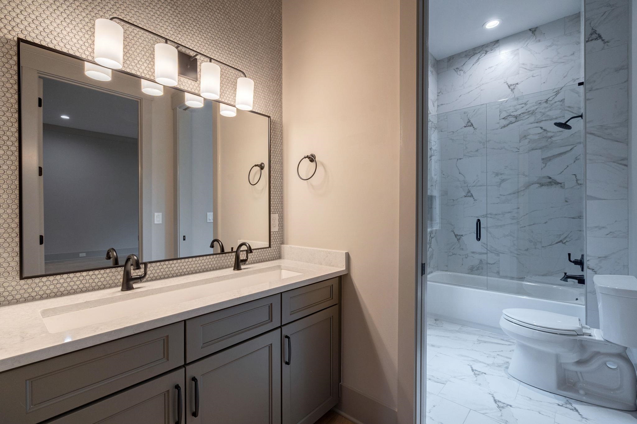 1010 MONFORT COURT image 42