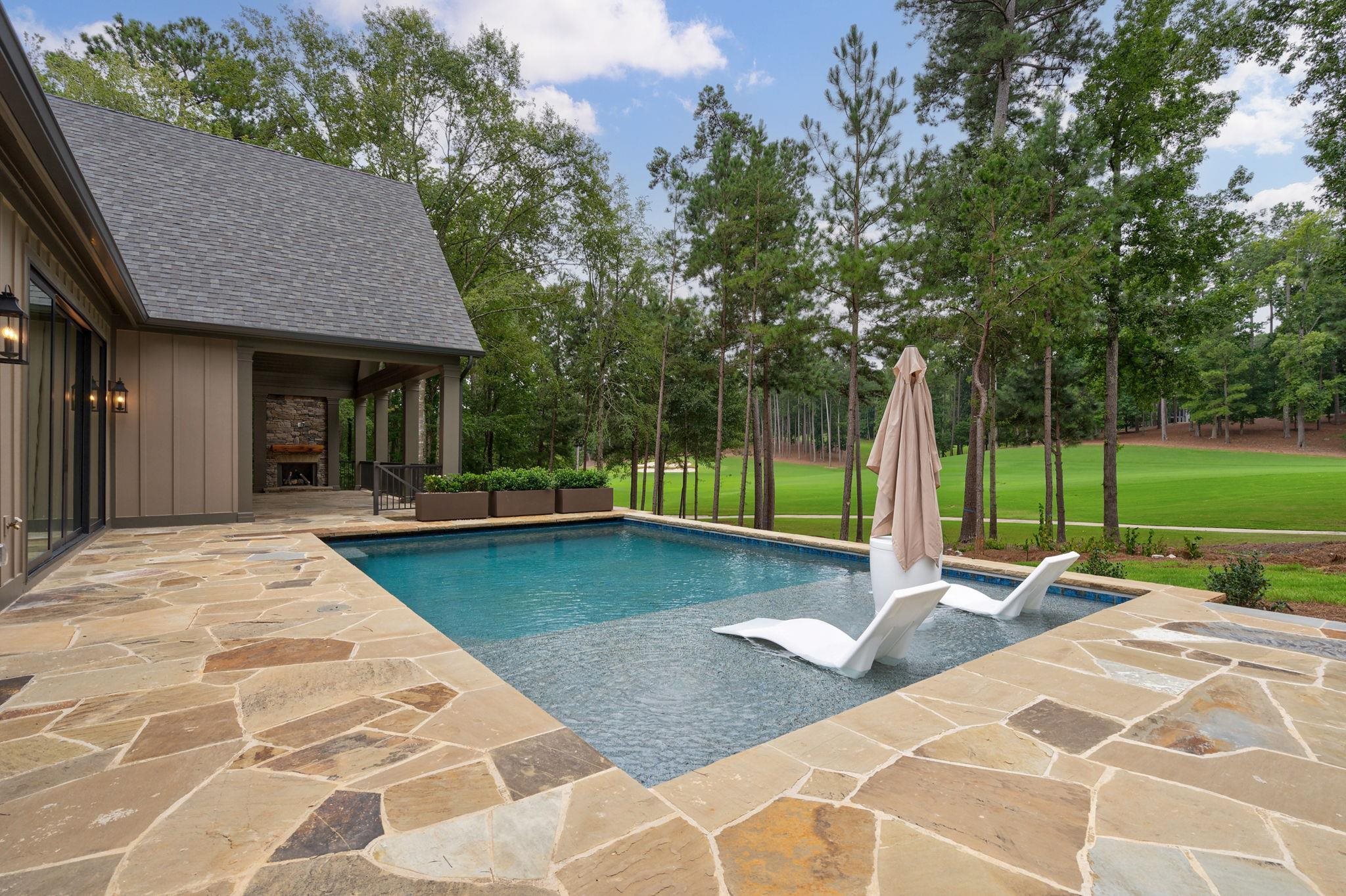 1010 MONFORT COURT image 7