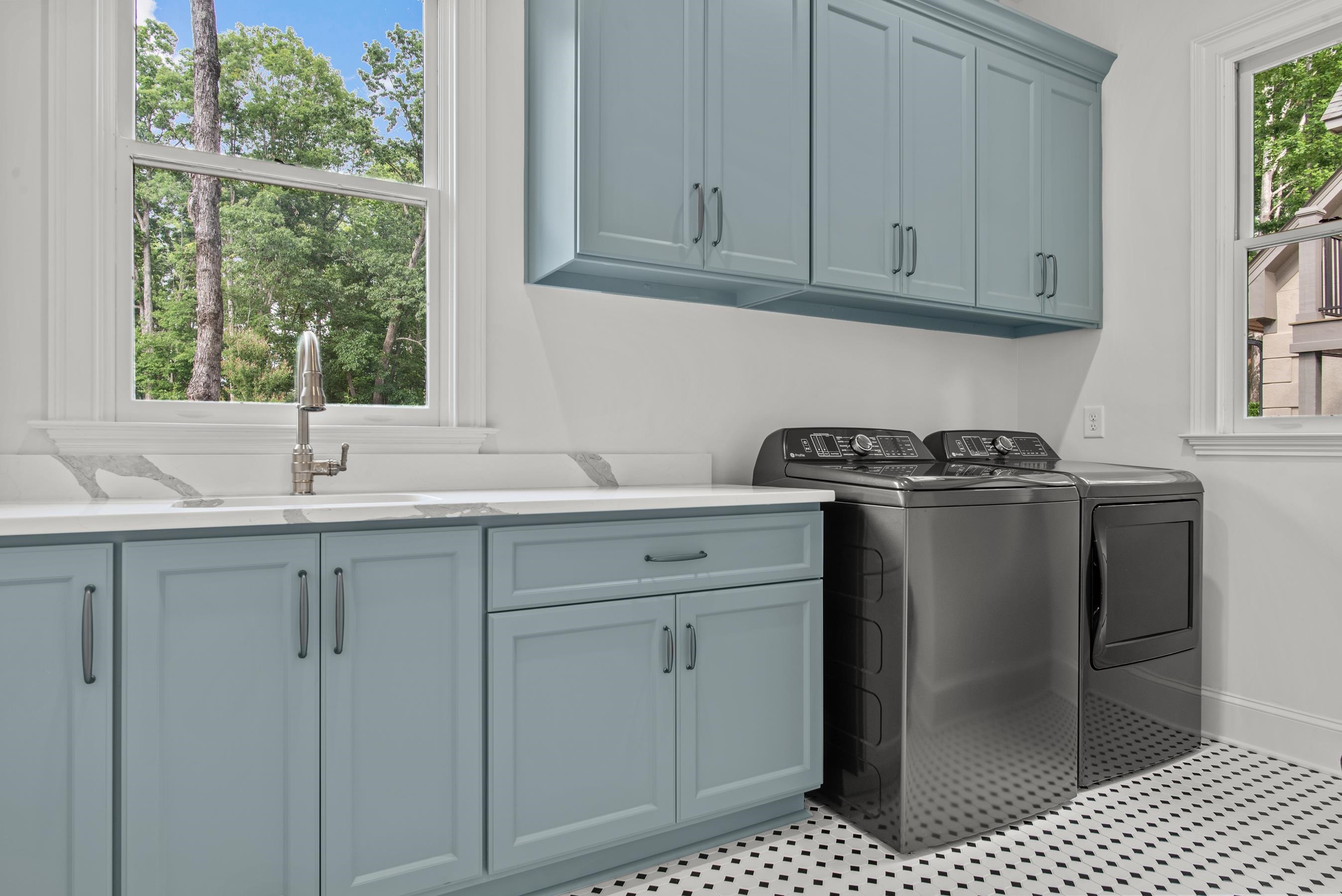 117 WEST VIEW WAY image 32