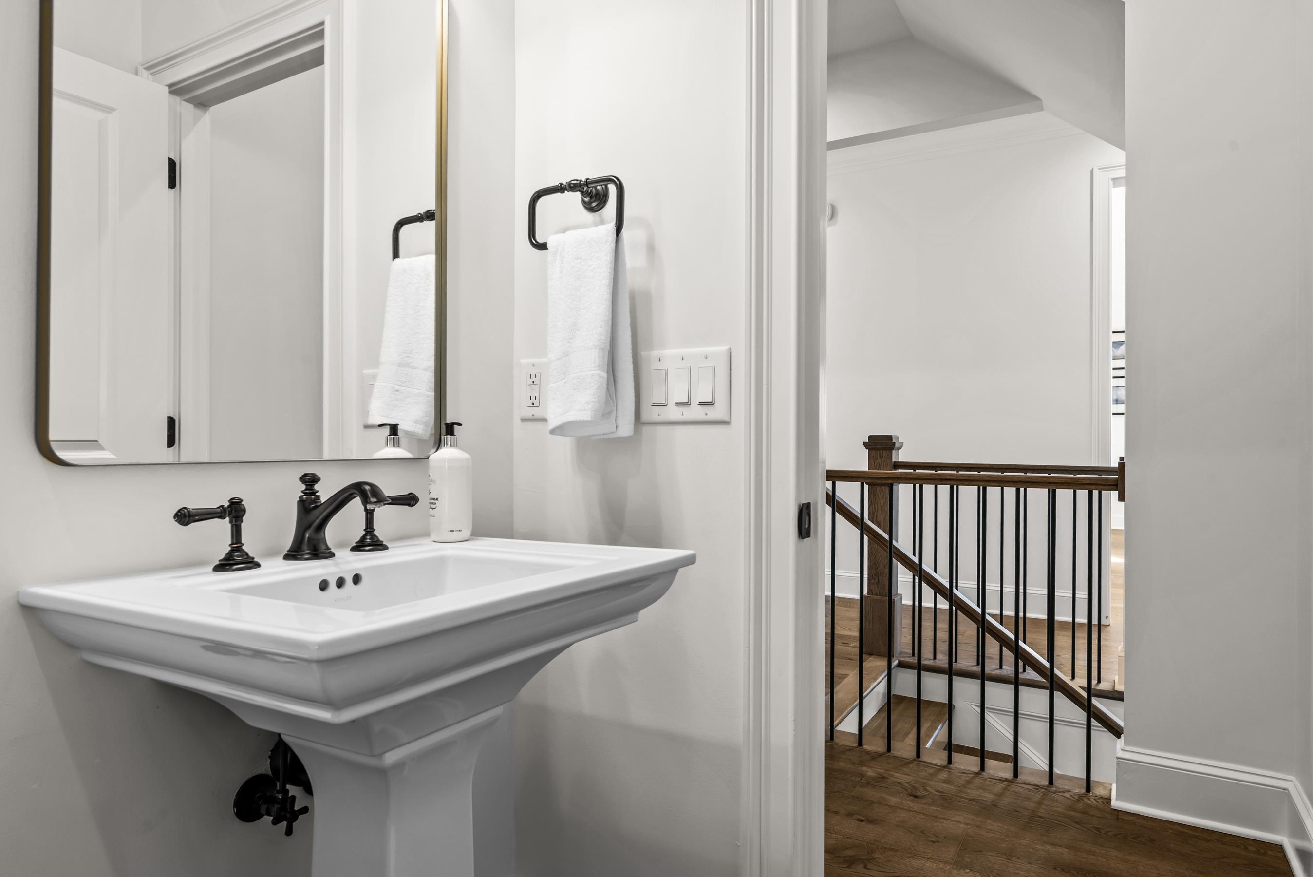 117 WEST VIEW WAY image 43