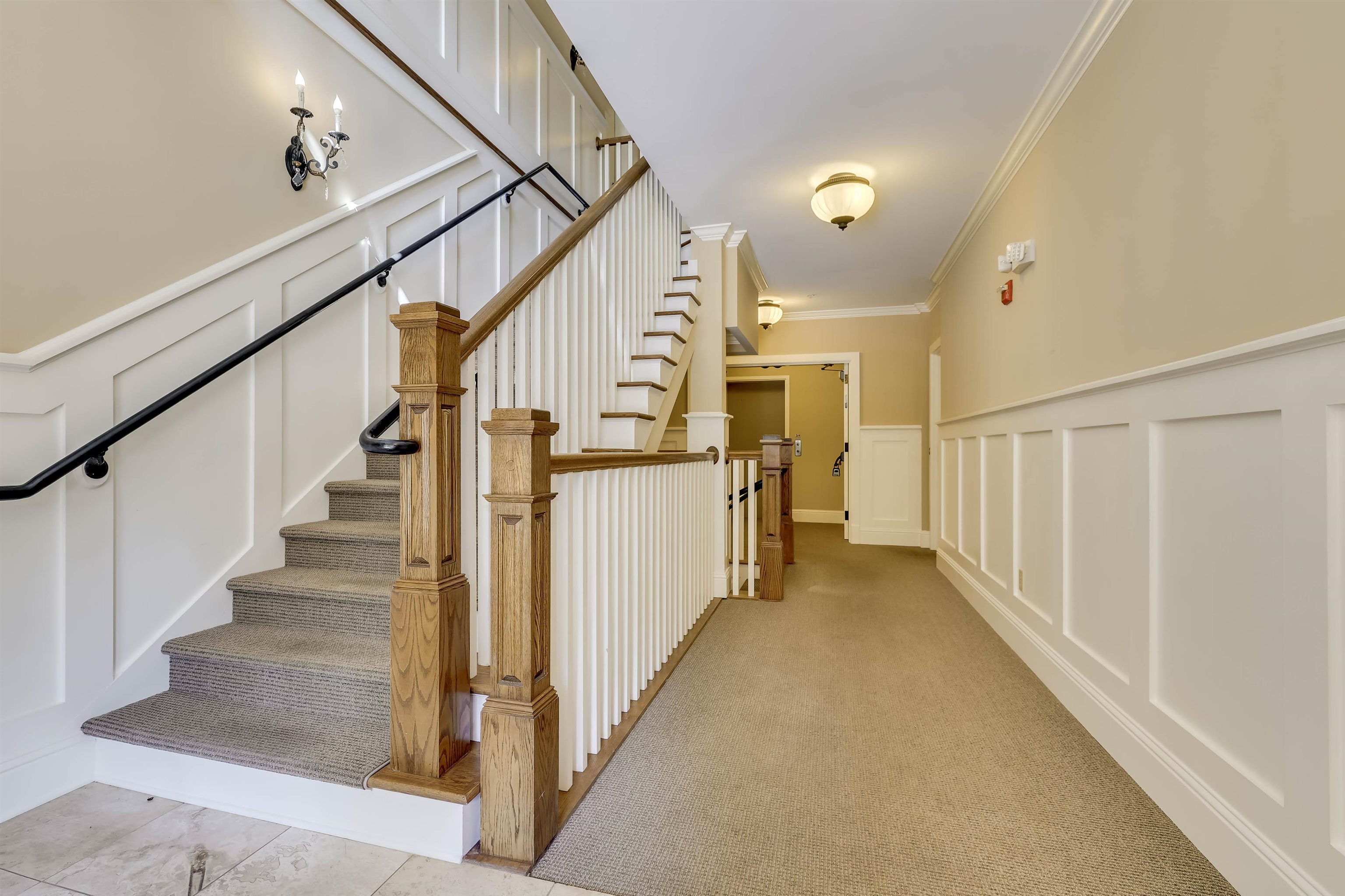 1010 D PORTAGE TRAIL image 3
