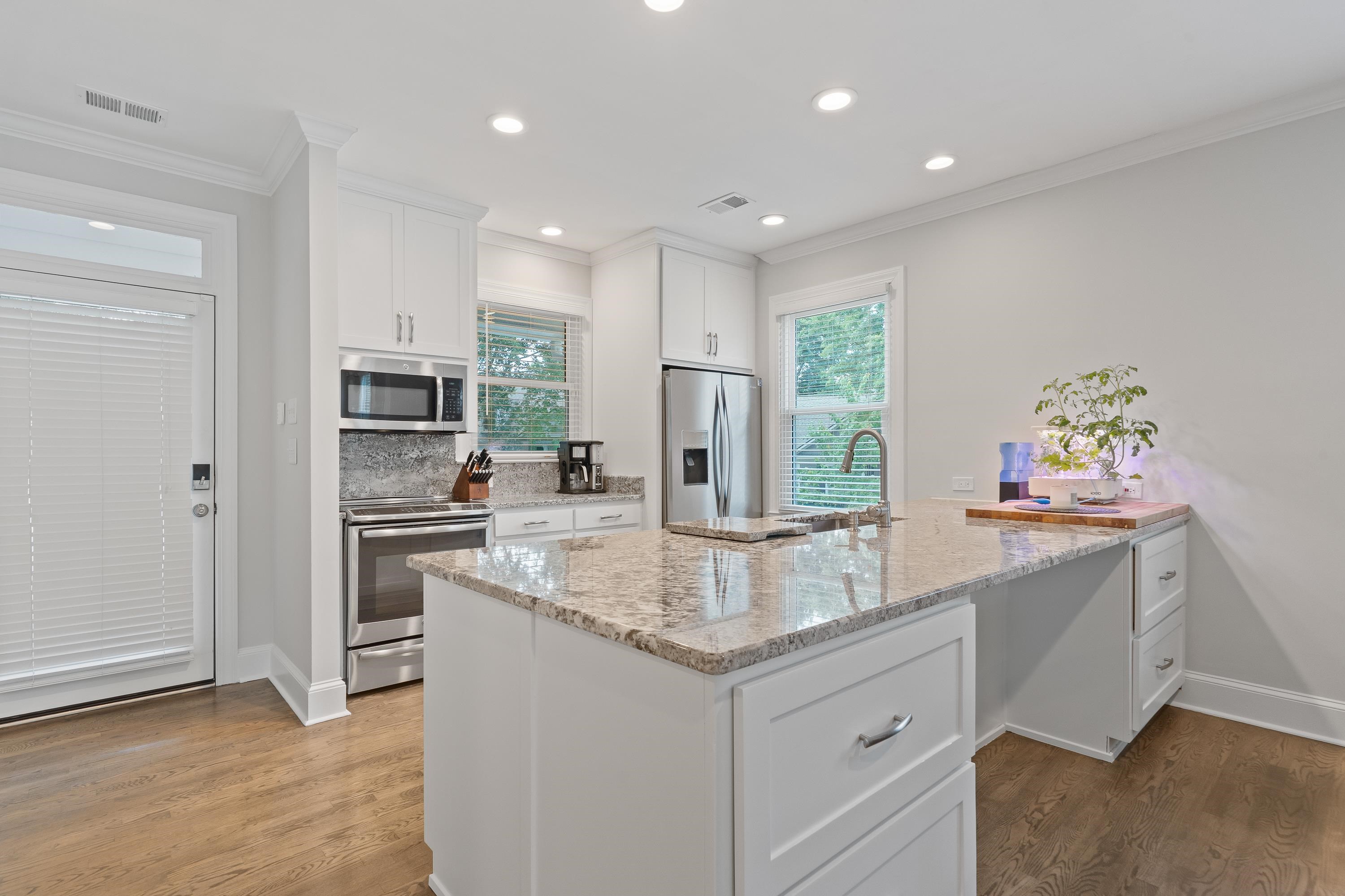 1201 MARINA COVE LANE image 9