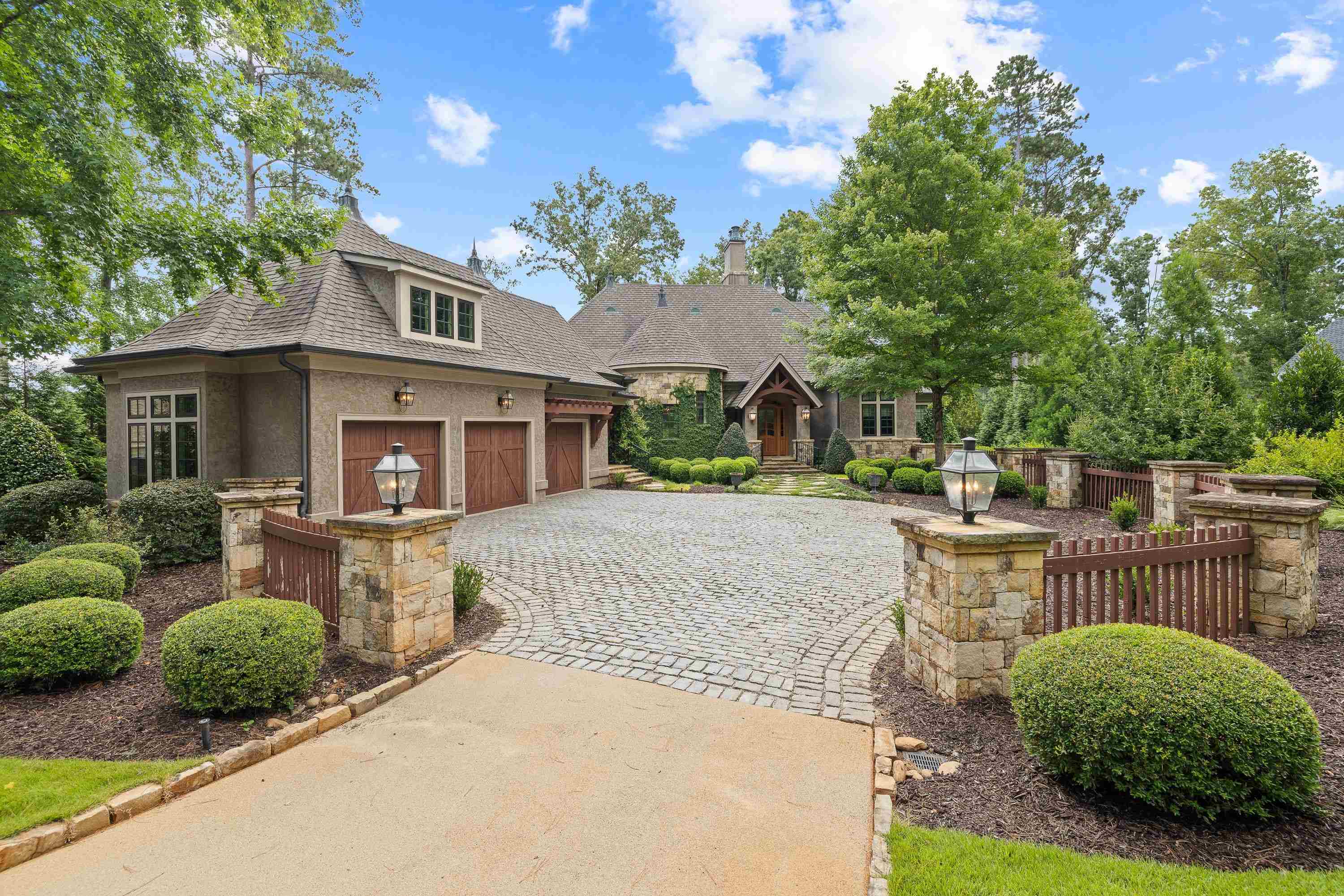 1181 ROSE CREEK image 1