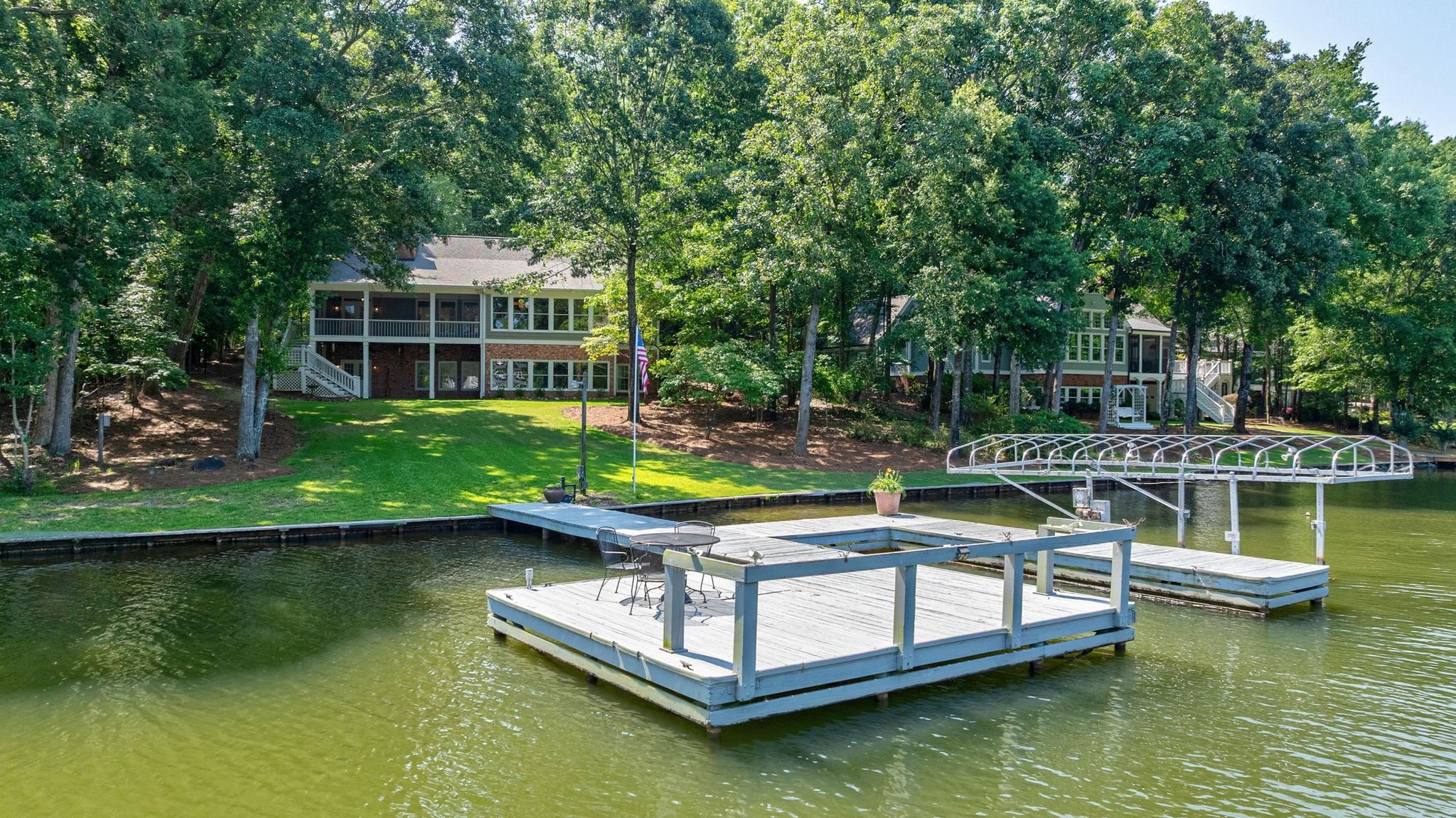 225 REYNOLDS DRIVE image 1