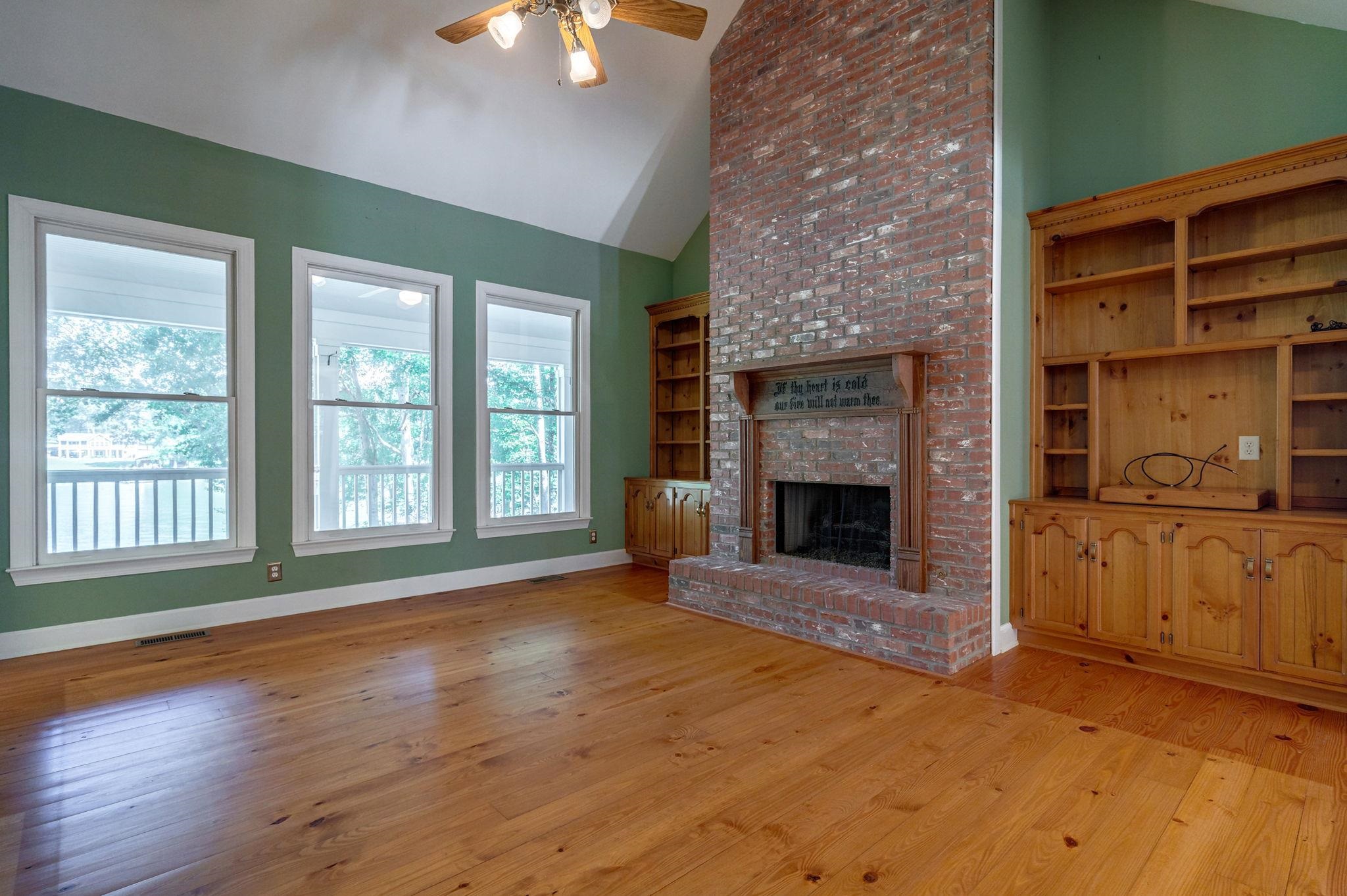 225 REYNOLDS DRIVE image 14