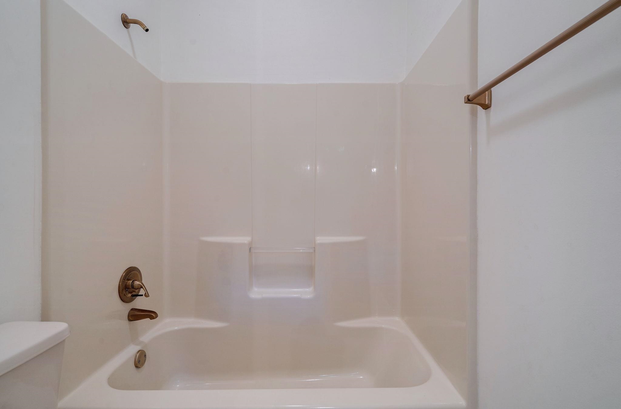 225 REYNOLDS DRIVE image 17