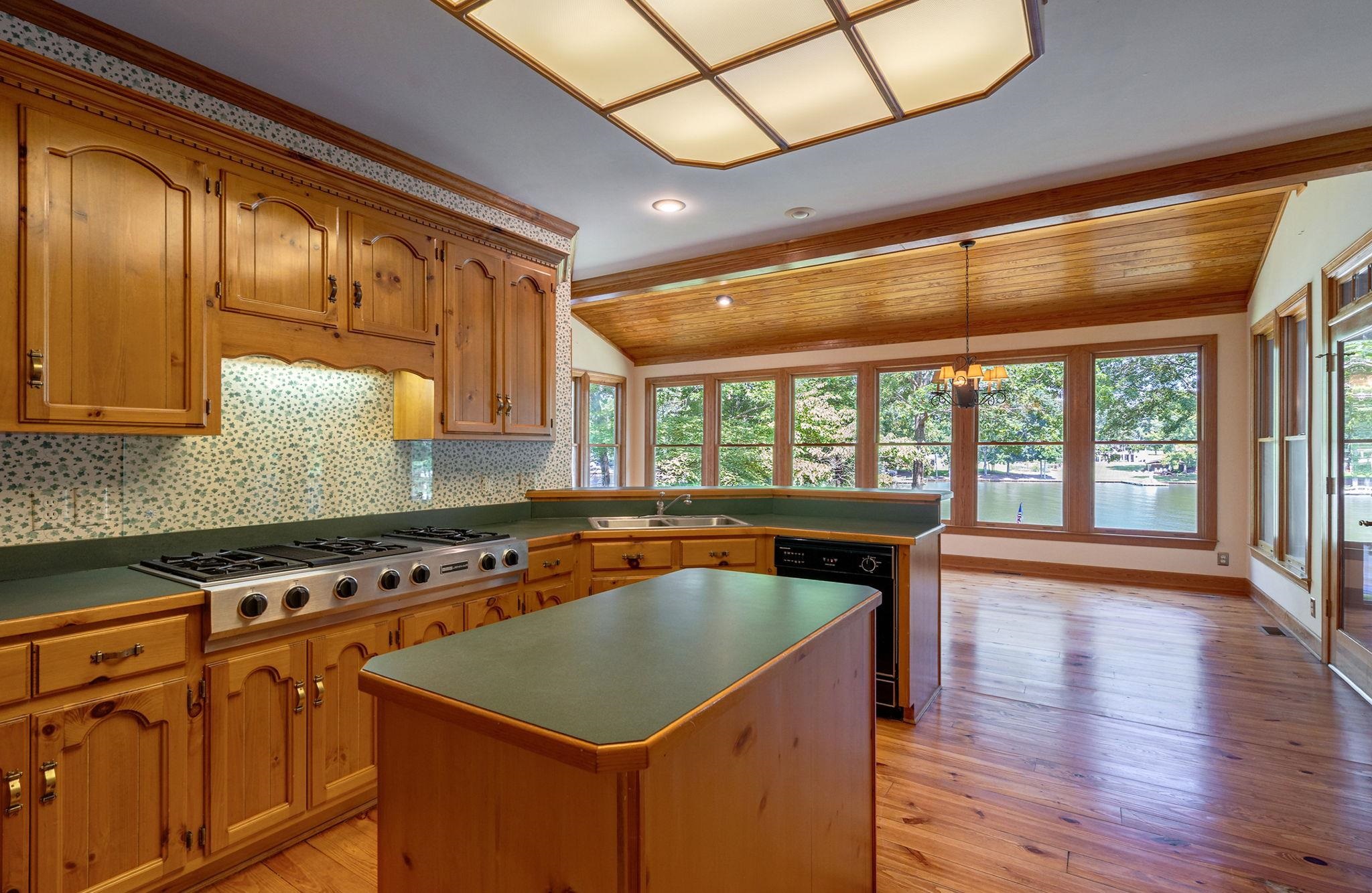 225 REYNOLDS DRIVE image 25