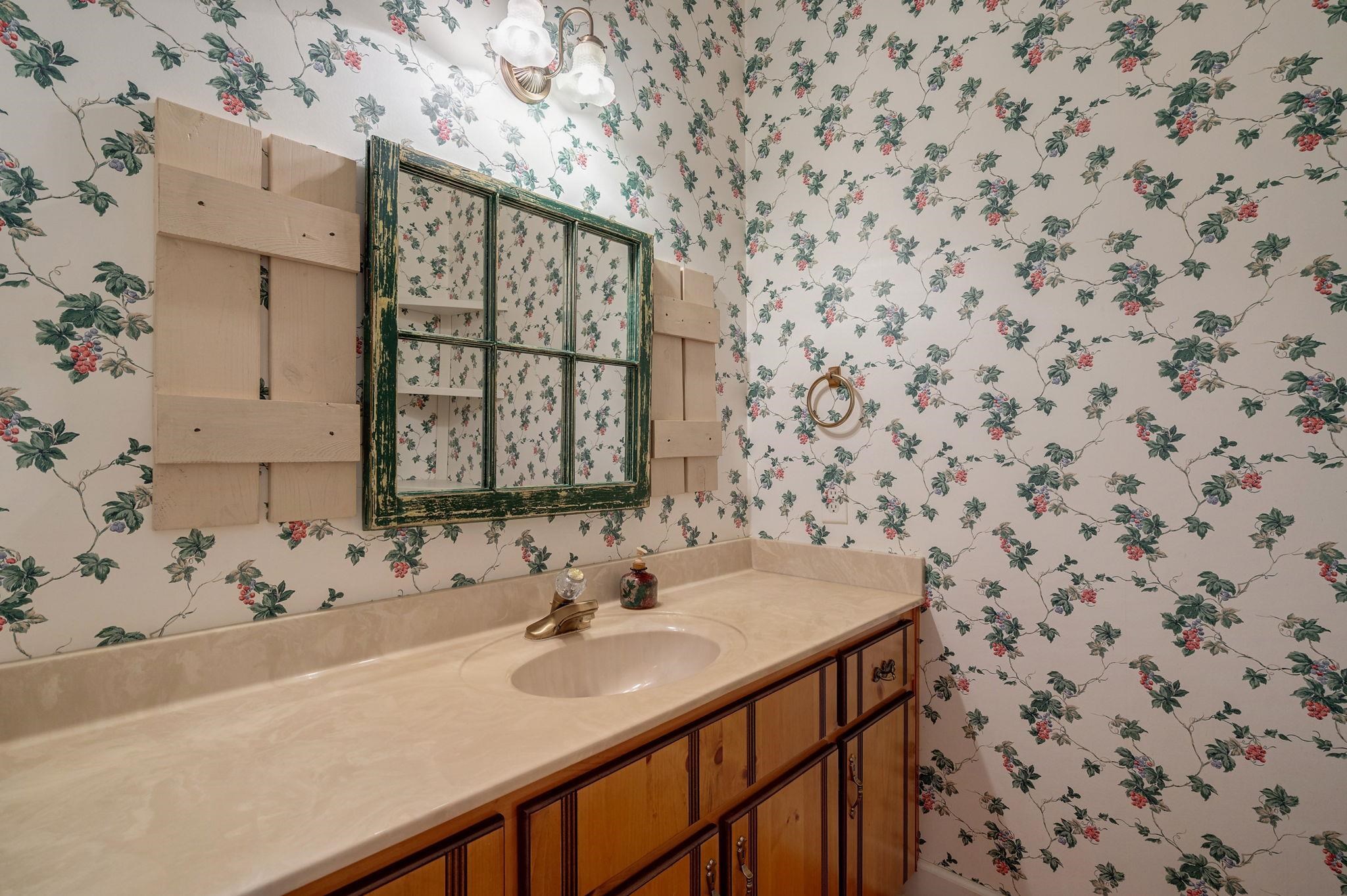 225 REYNOLDS DRIVE image 38