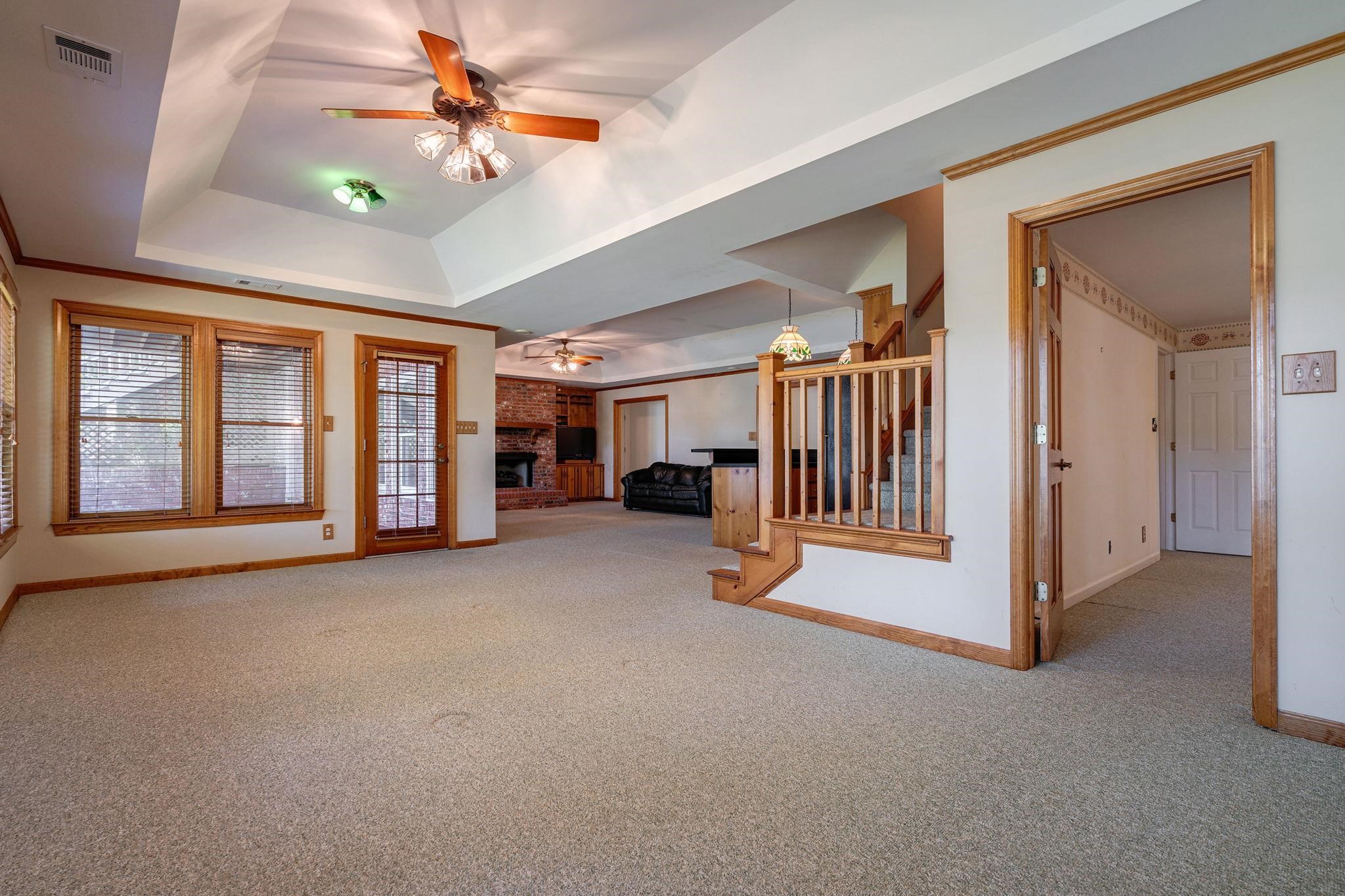 225 REYNOLDS DRIVE image 42