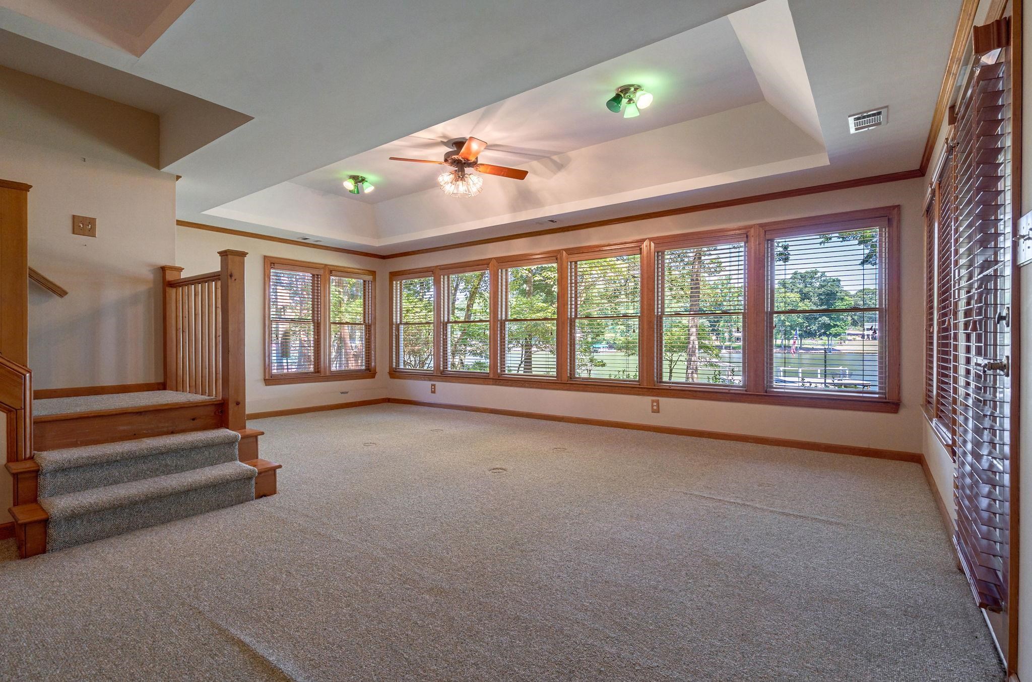 225 REYNOLDS DRIVE image 43