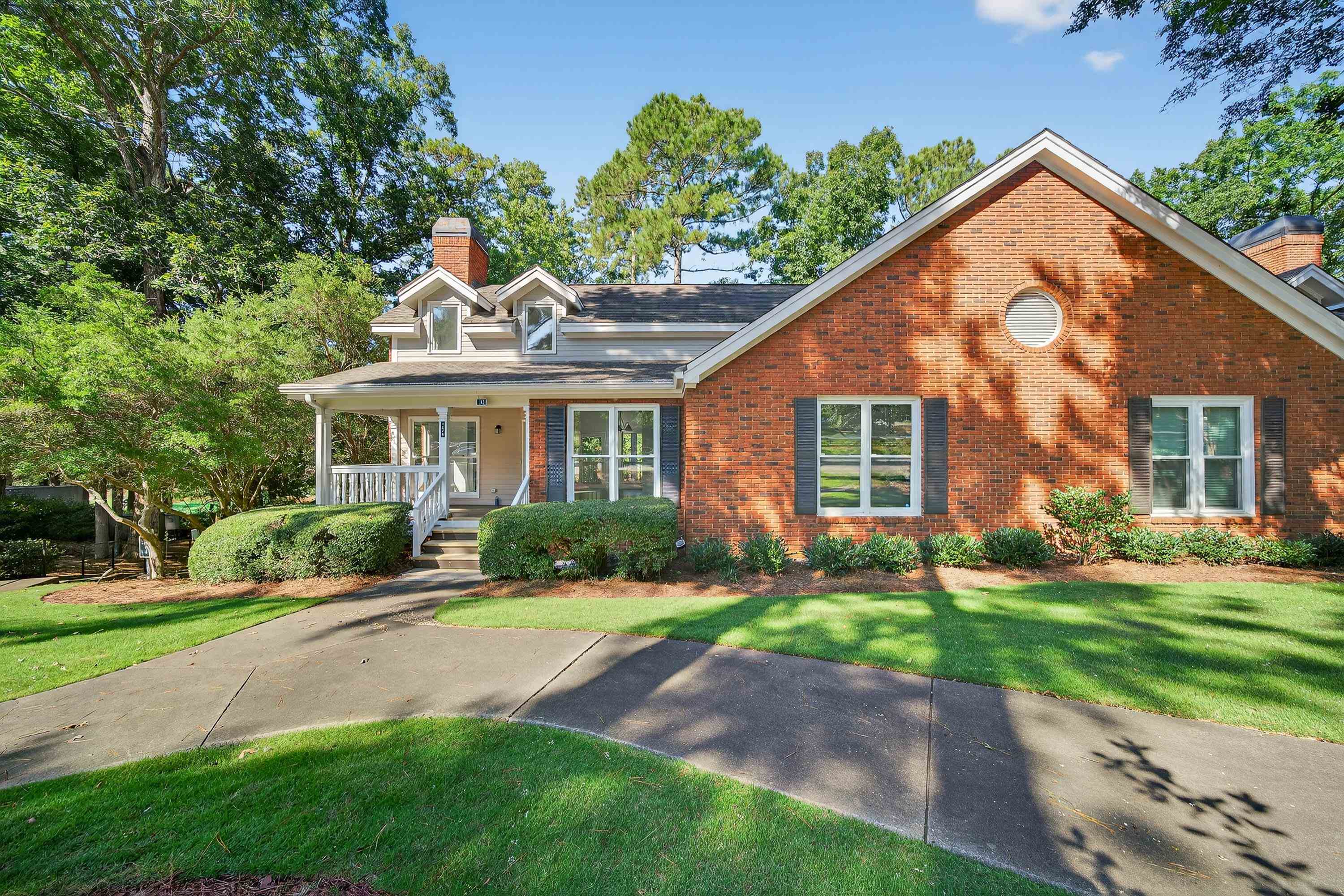 1073 CLUB HOUSE LANE image 2