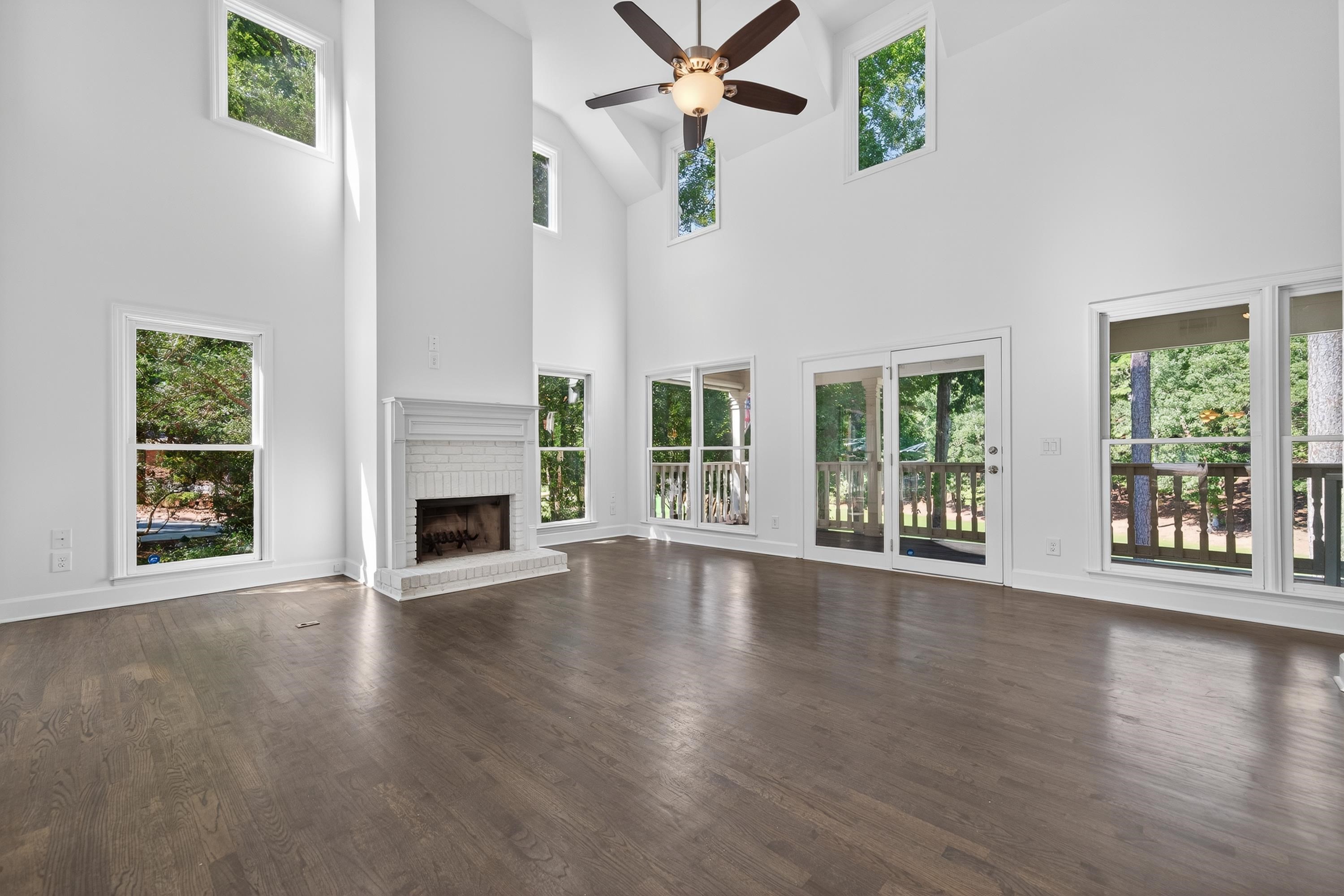 1073 CLUB HOUSE LANE image 8