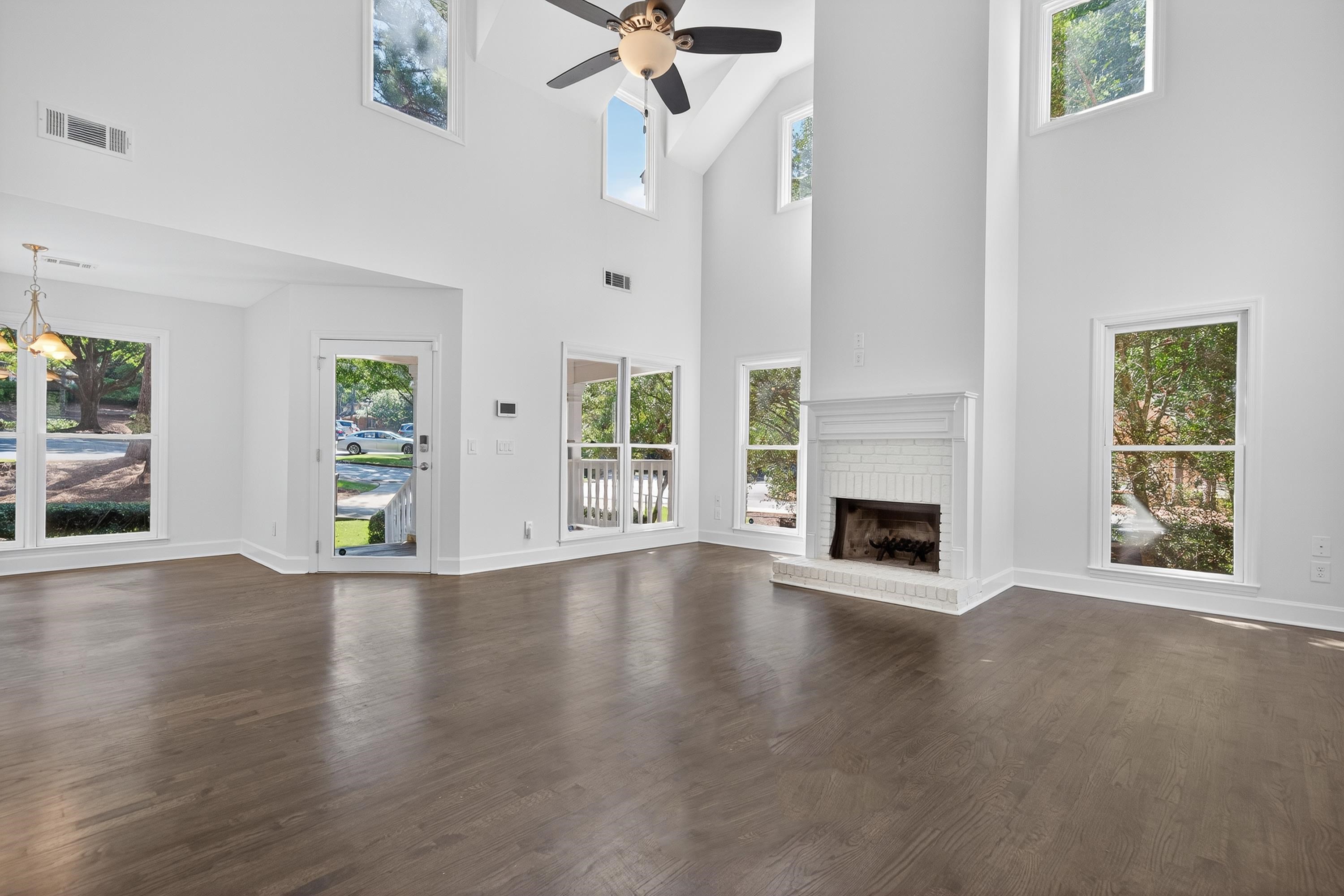 1073 CLUB HOUSE LANE image 9