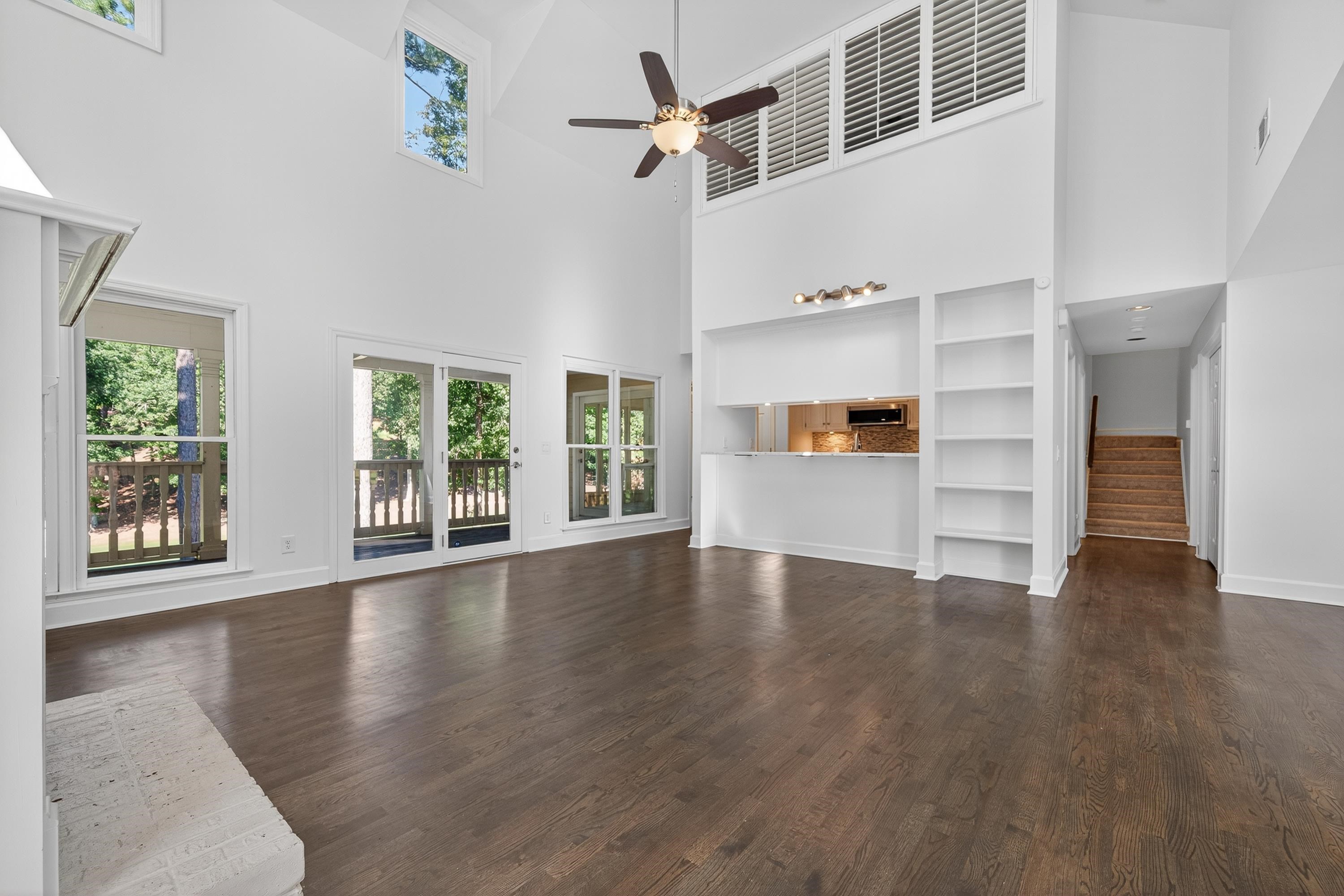 1073 CLUB HOUSE LANE image 10