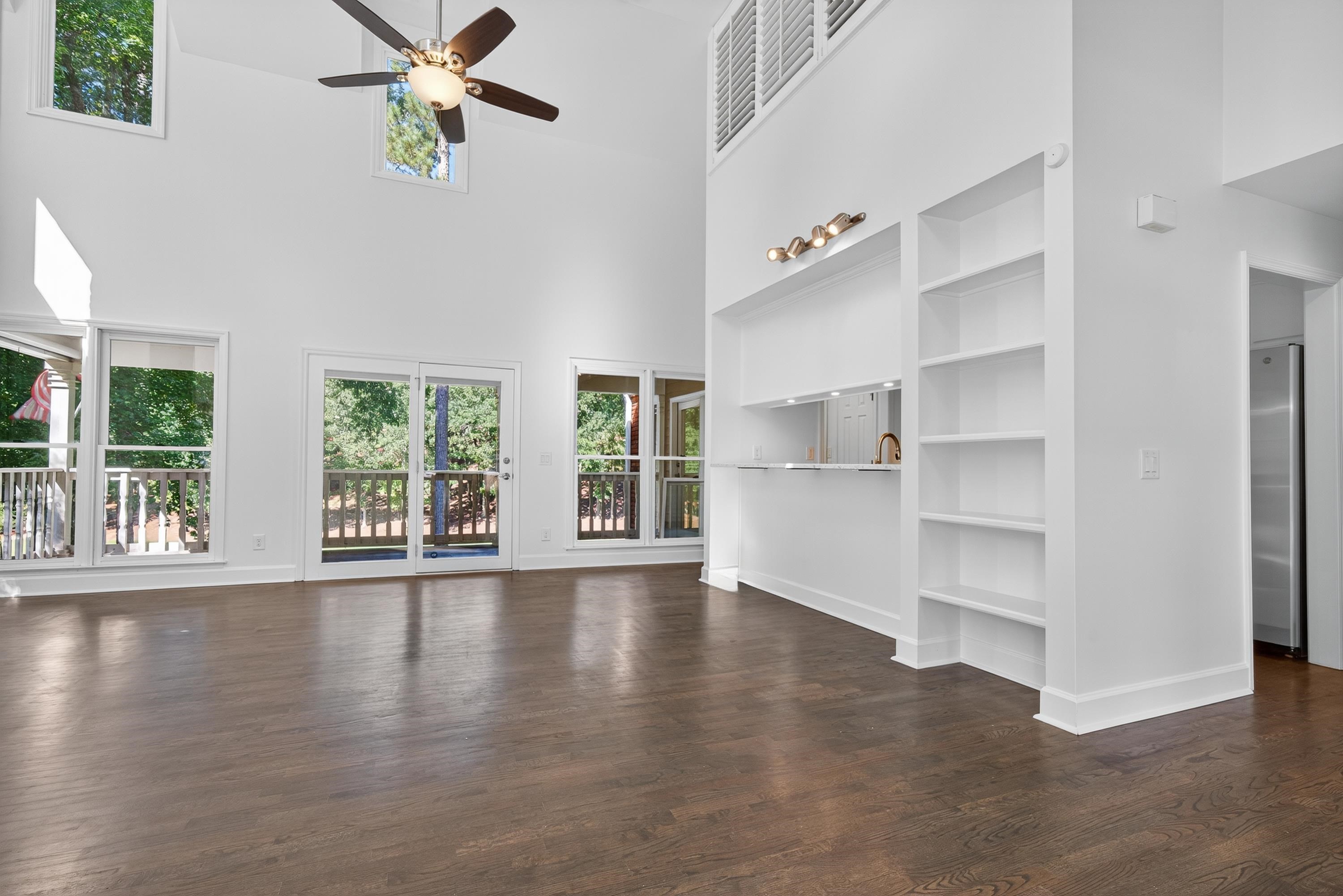 1073 CLUB HOUSE LANE image 11