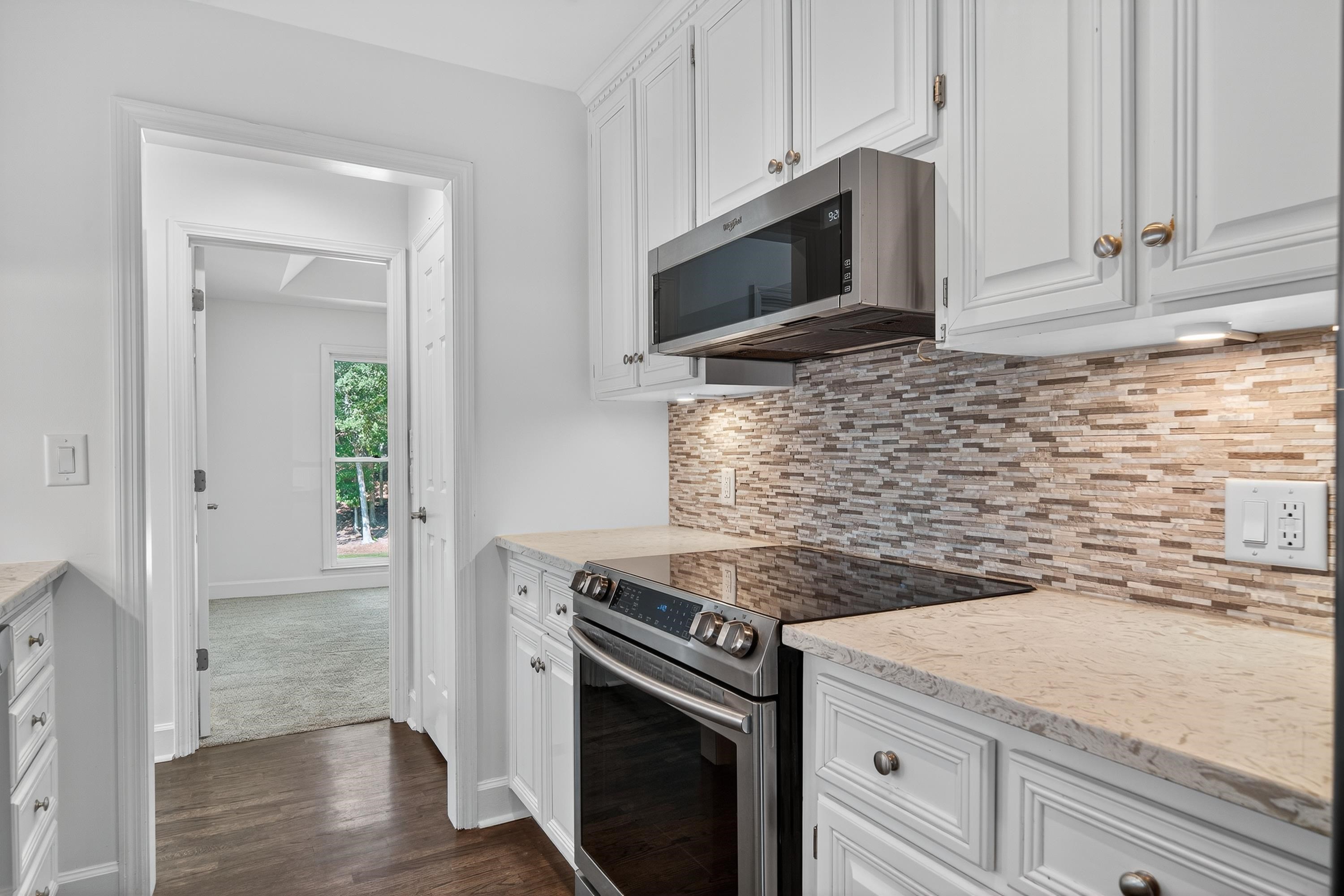 1073 CLUB HOUSE LANE image 16