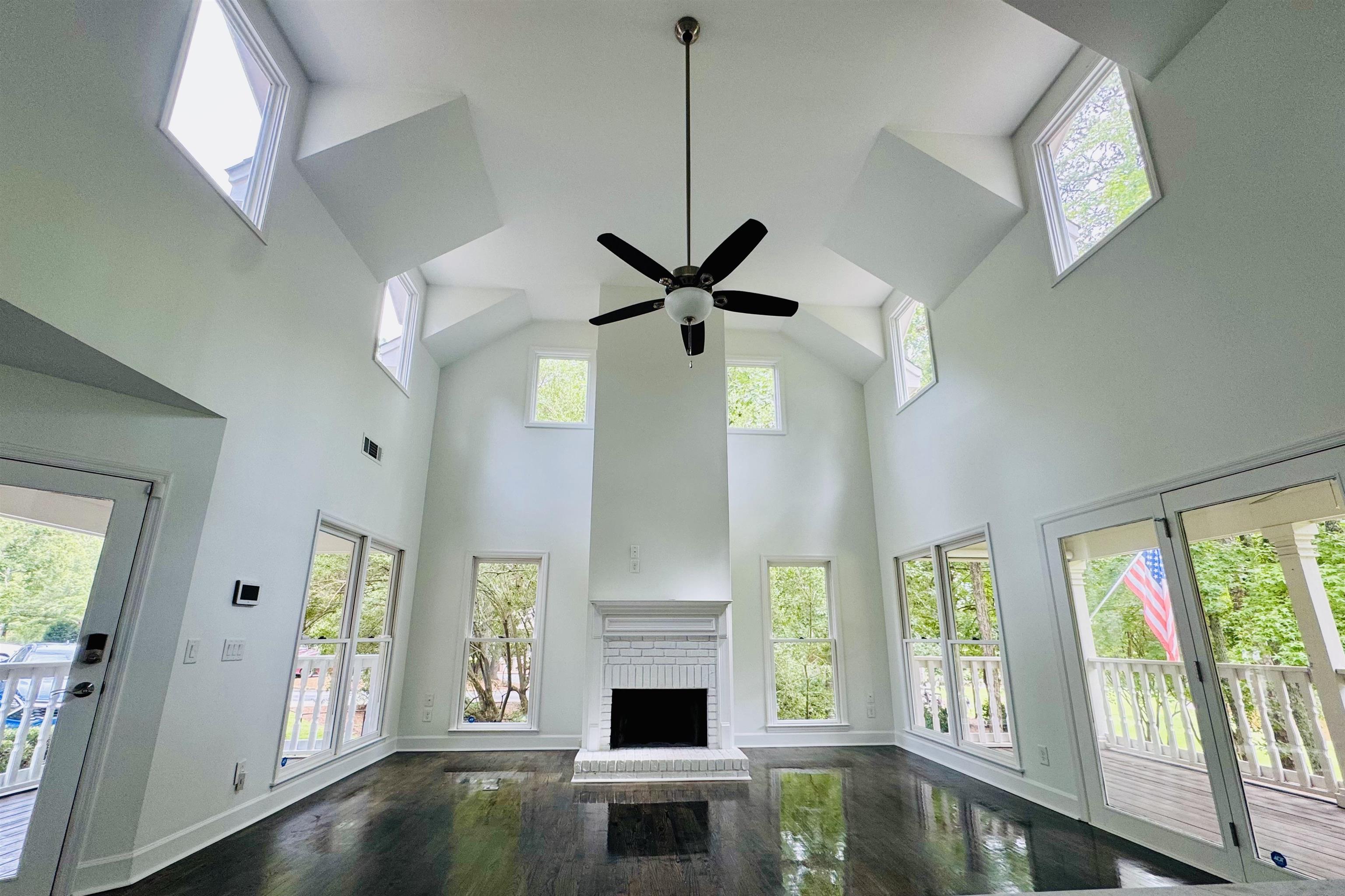 1073 CLUB HOUSE LANE image 3
