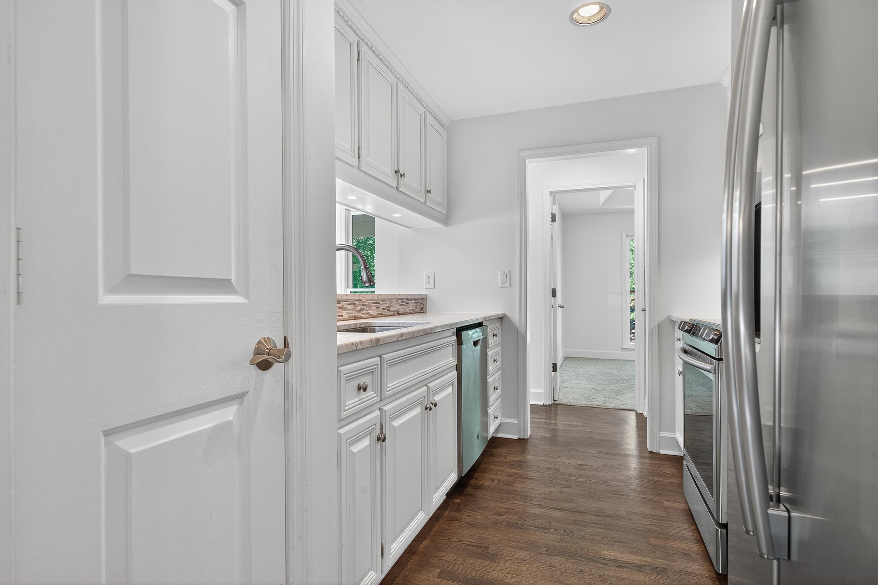 1073 CLUB HOUSE LANE image 18