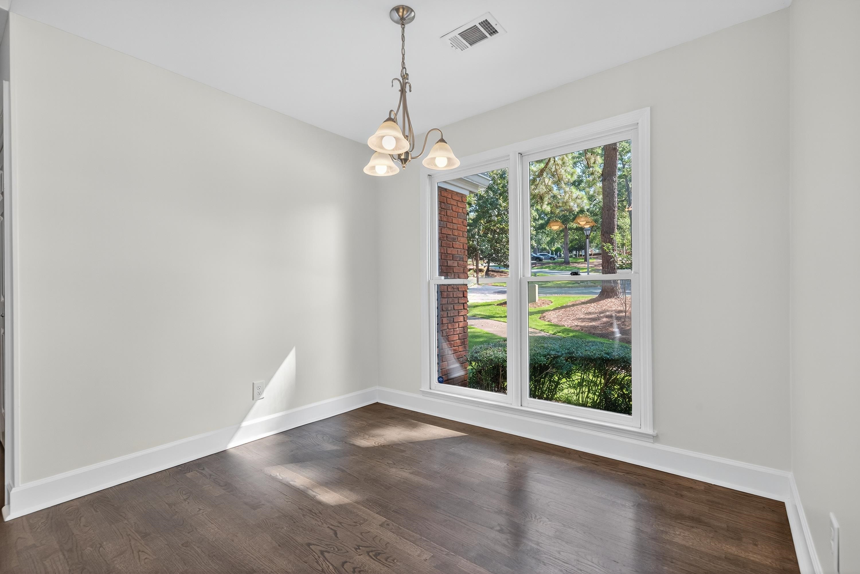 1073 CLUB HOUSE LANE image 19