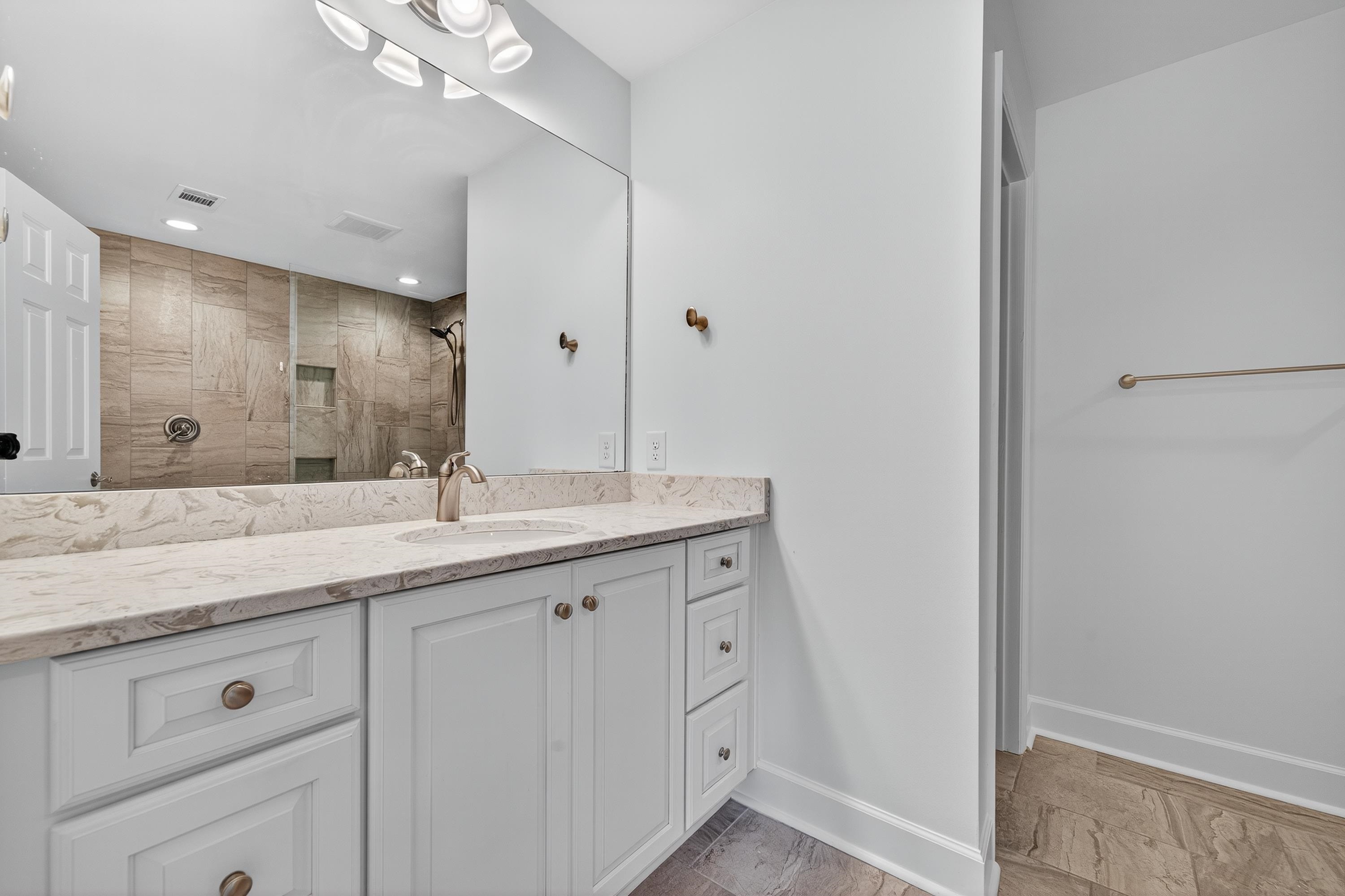 1073 CLUB HOUSE LANE image 23