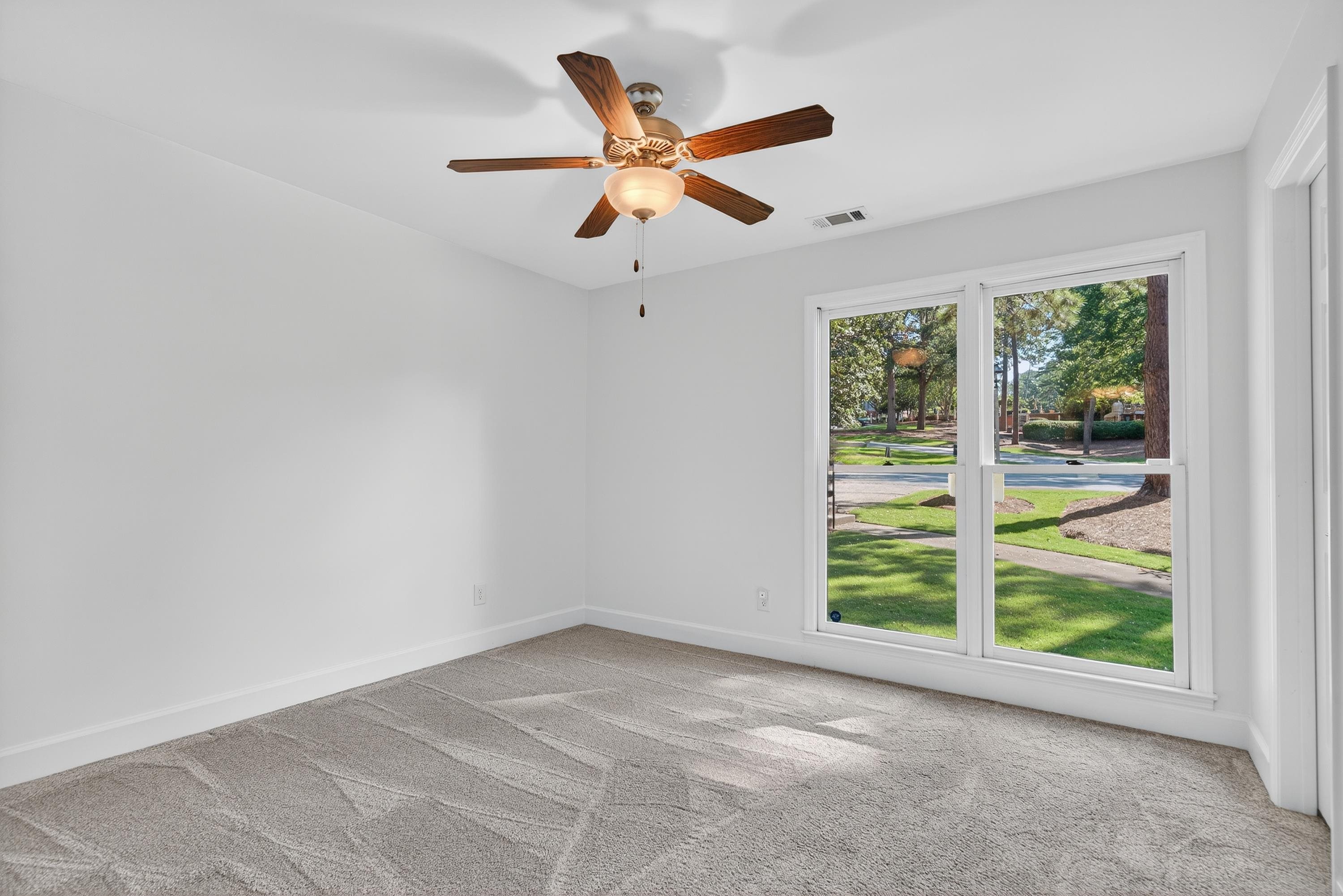 1073 CLUB HOUSE LANE image 24