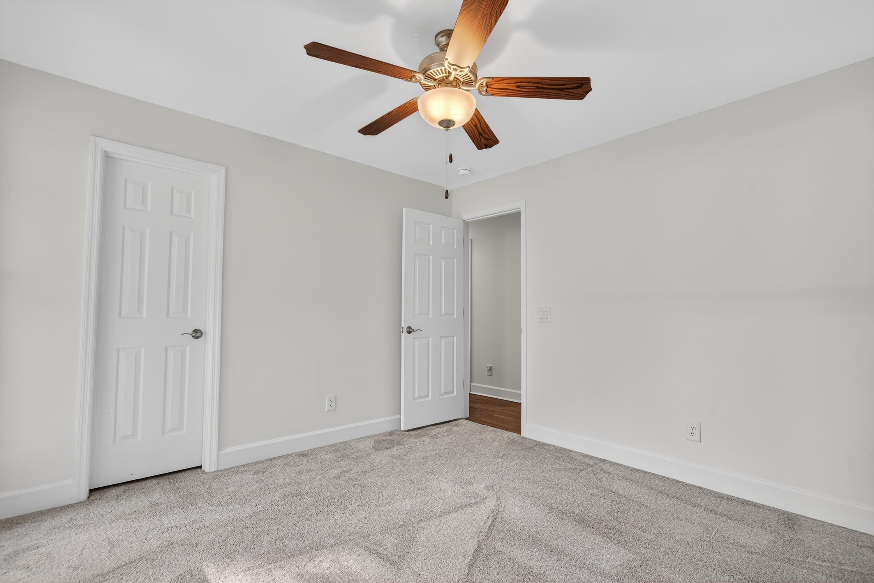 1073 CLUB HOUSE LANE image 25