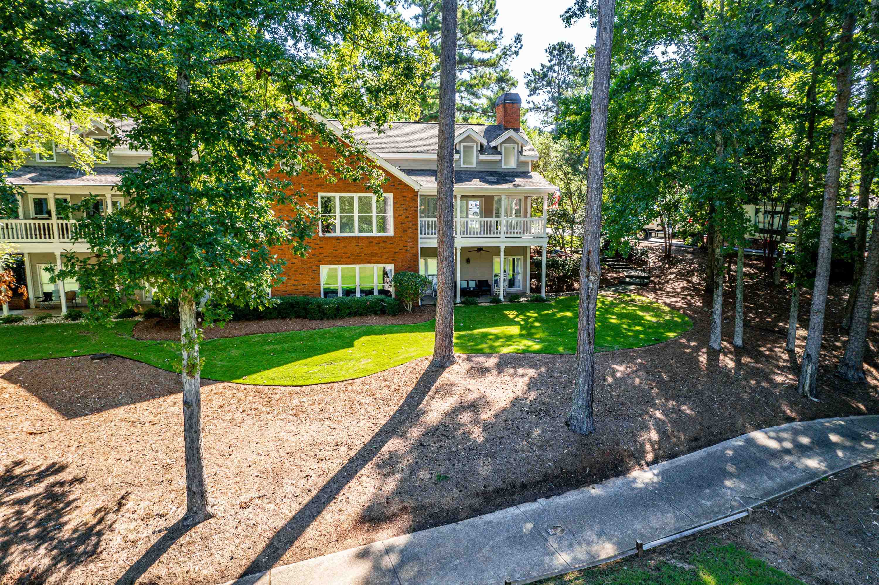 1073 CLUB HOUSE LANE image 4