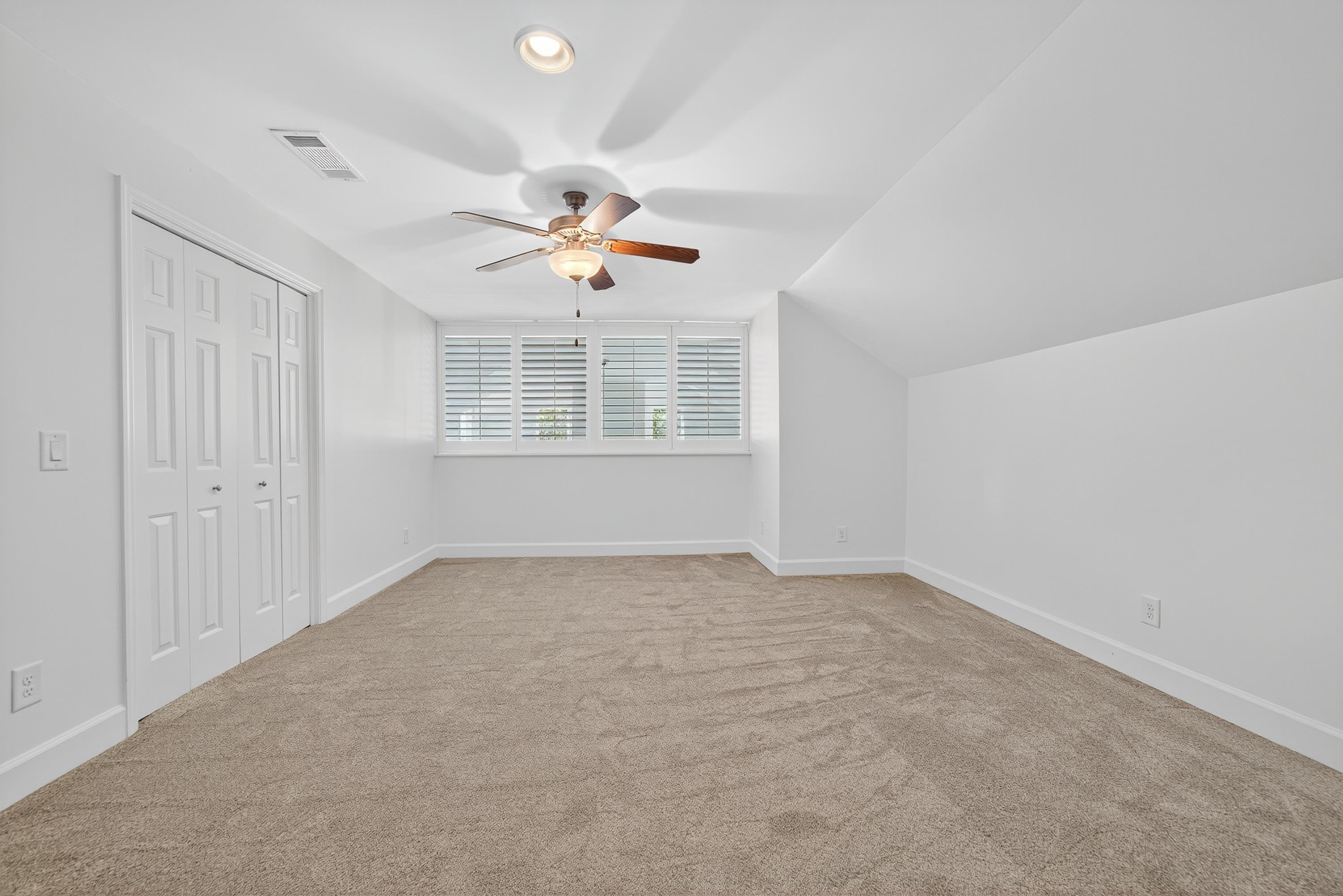 1073 CLUB HOUSE LANE image 29