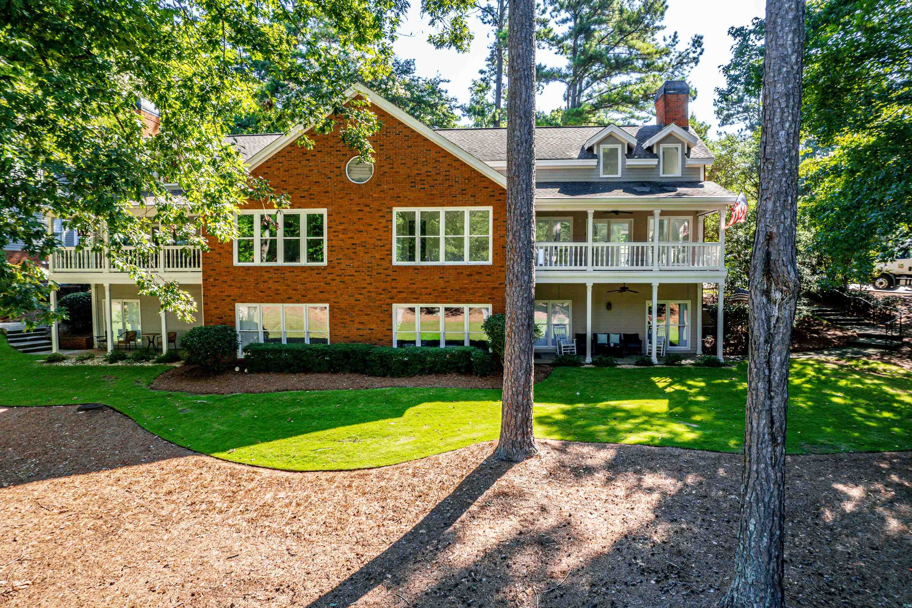 1073 CLUB HOUSE LANE image 5