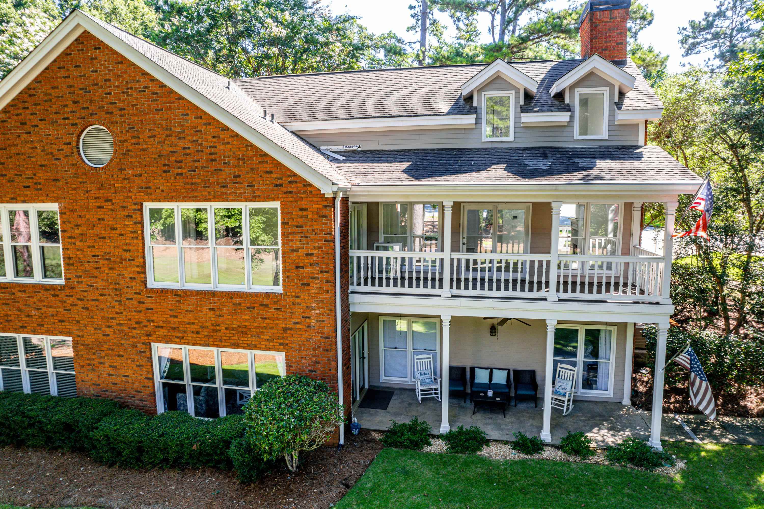 1073 CLUB HOUSE LANE image 6