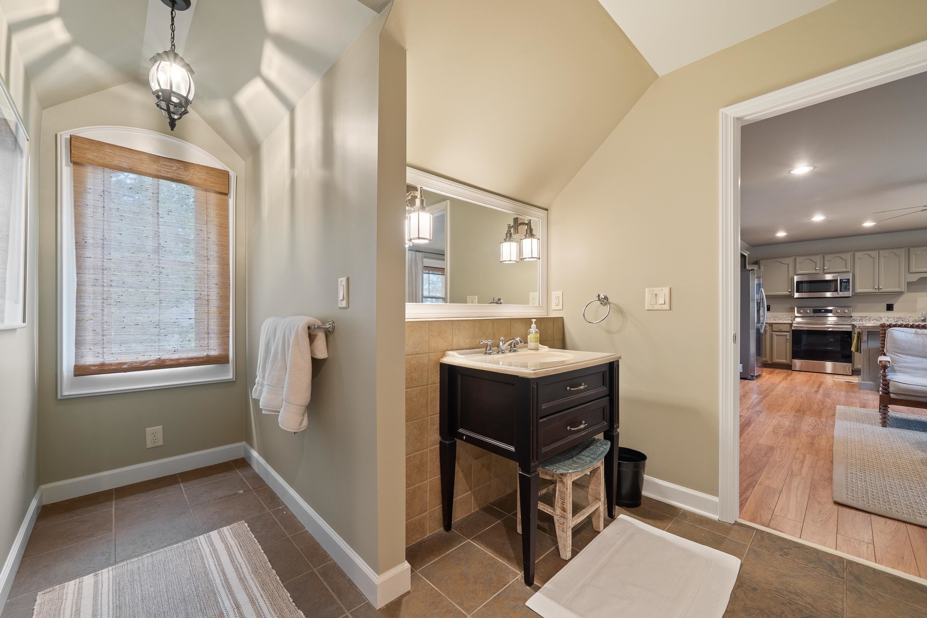 189 REYNOLDS DRIVE image 64