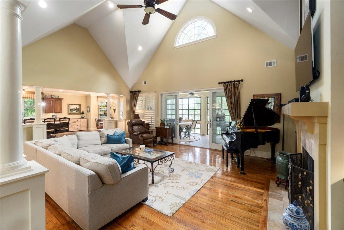 1020 HOMESTEAD image 7