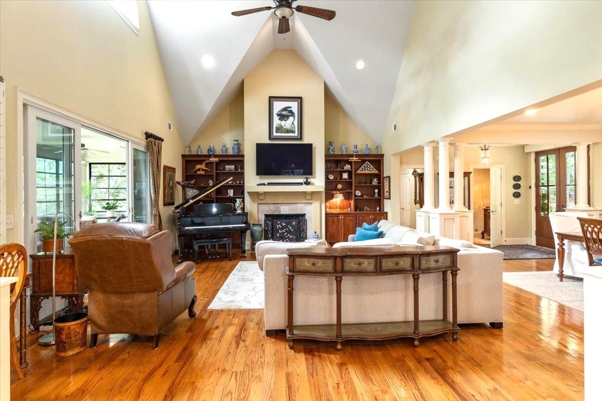 1020 HOMESTEAD image 8